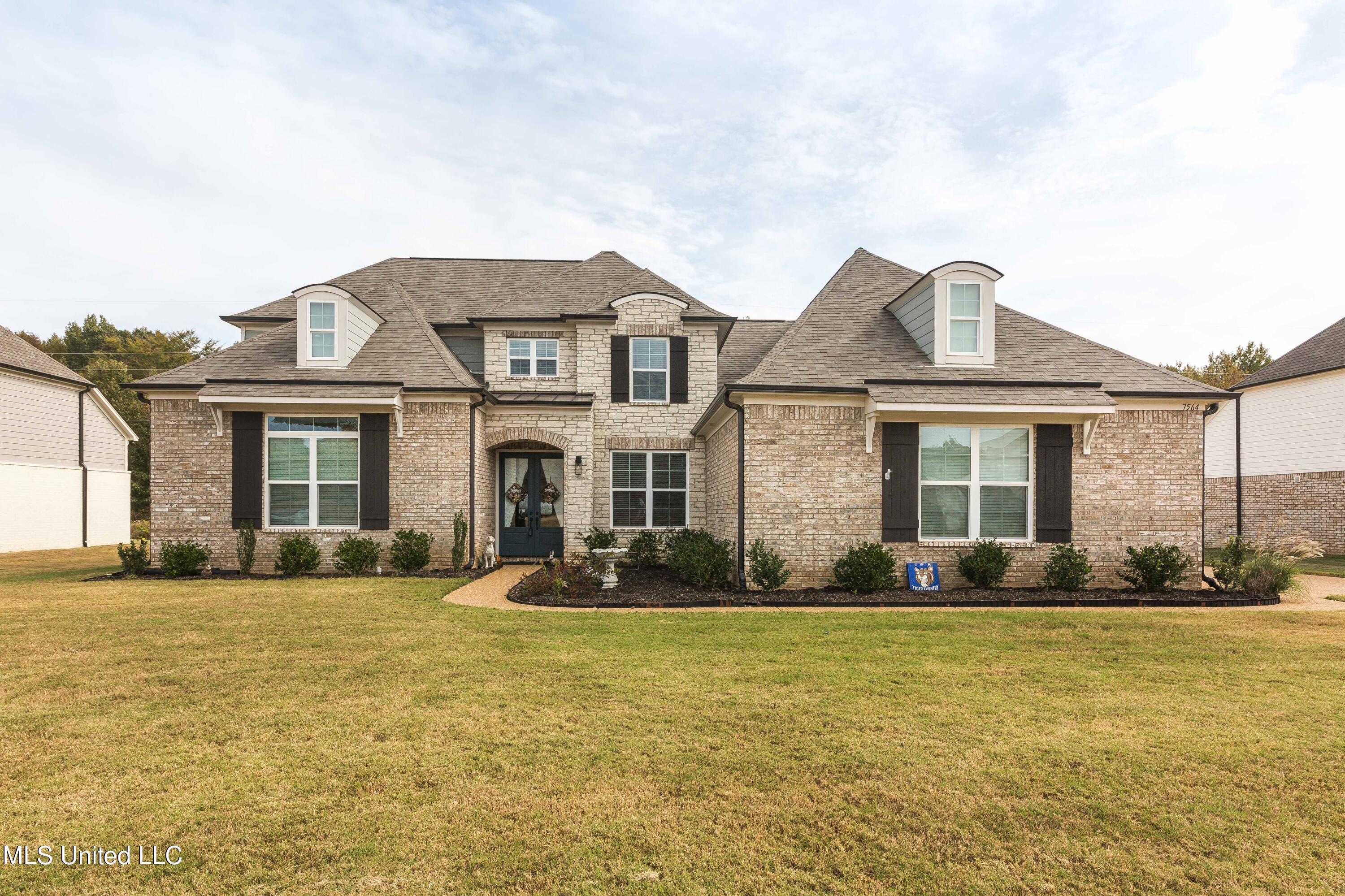 7564 Willowdale Drive, Olive Branch, Mississippi image 1