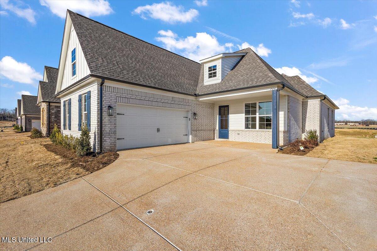 726 Coahoma Court, Nesbit, Mississippi image 3