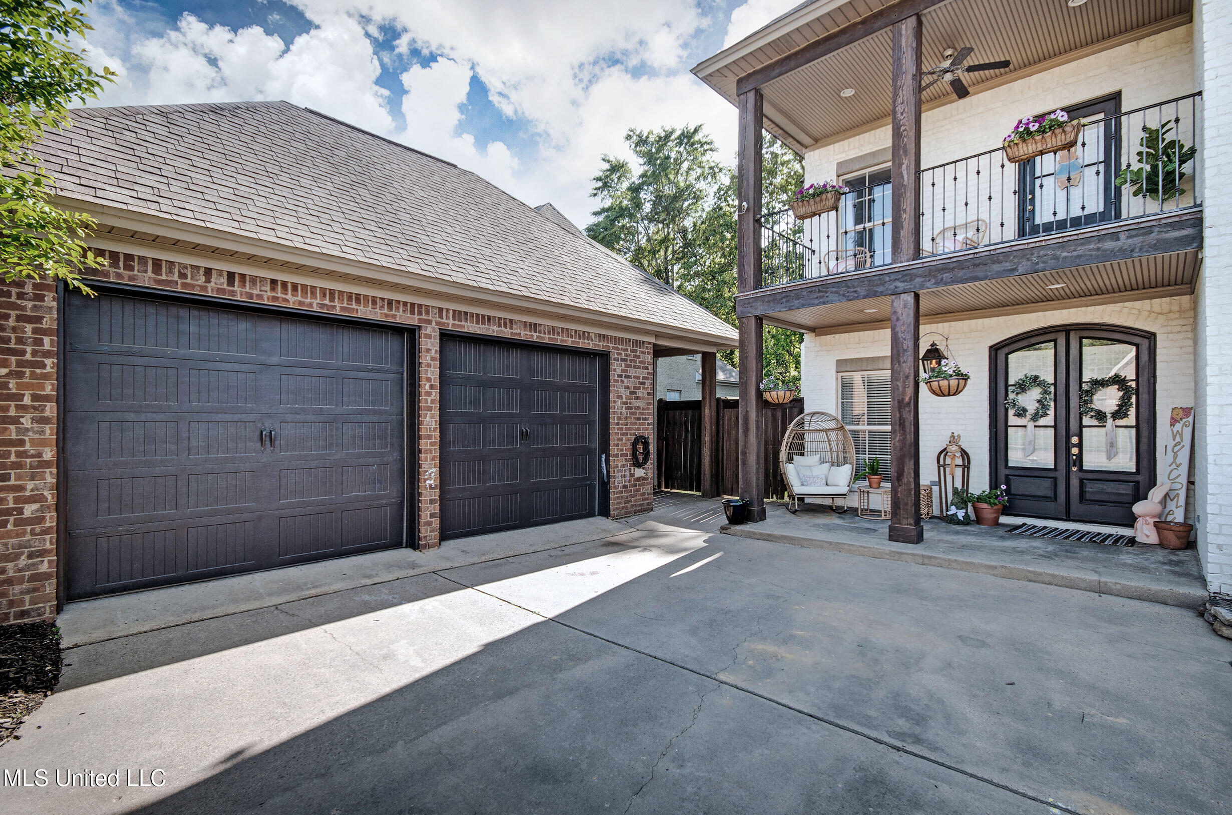 312 N Village Drive, Pearl, Mississippi image 2