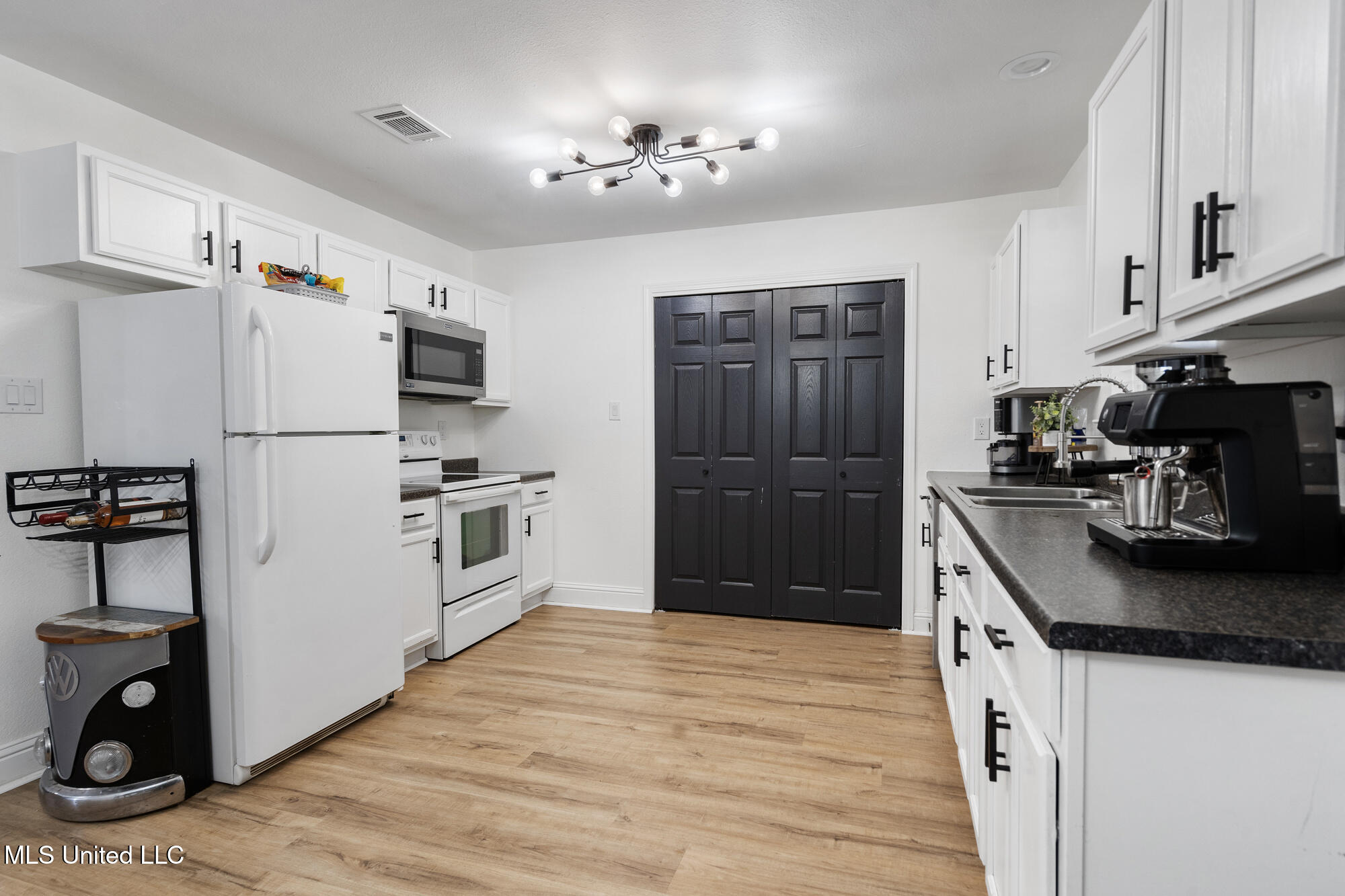 2052 Bienville Avenue, Bay Saint Louis, Mississippi image 10