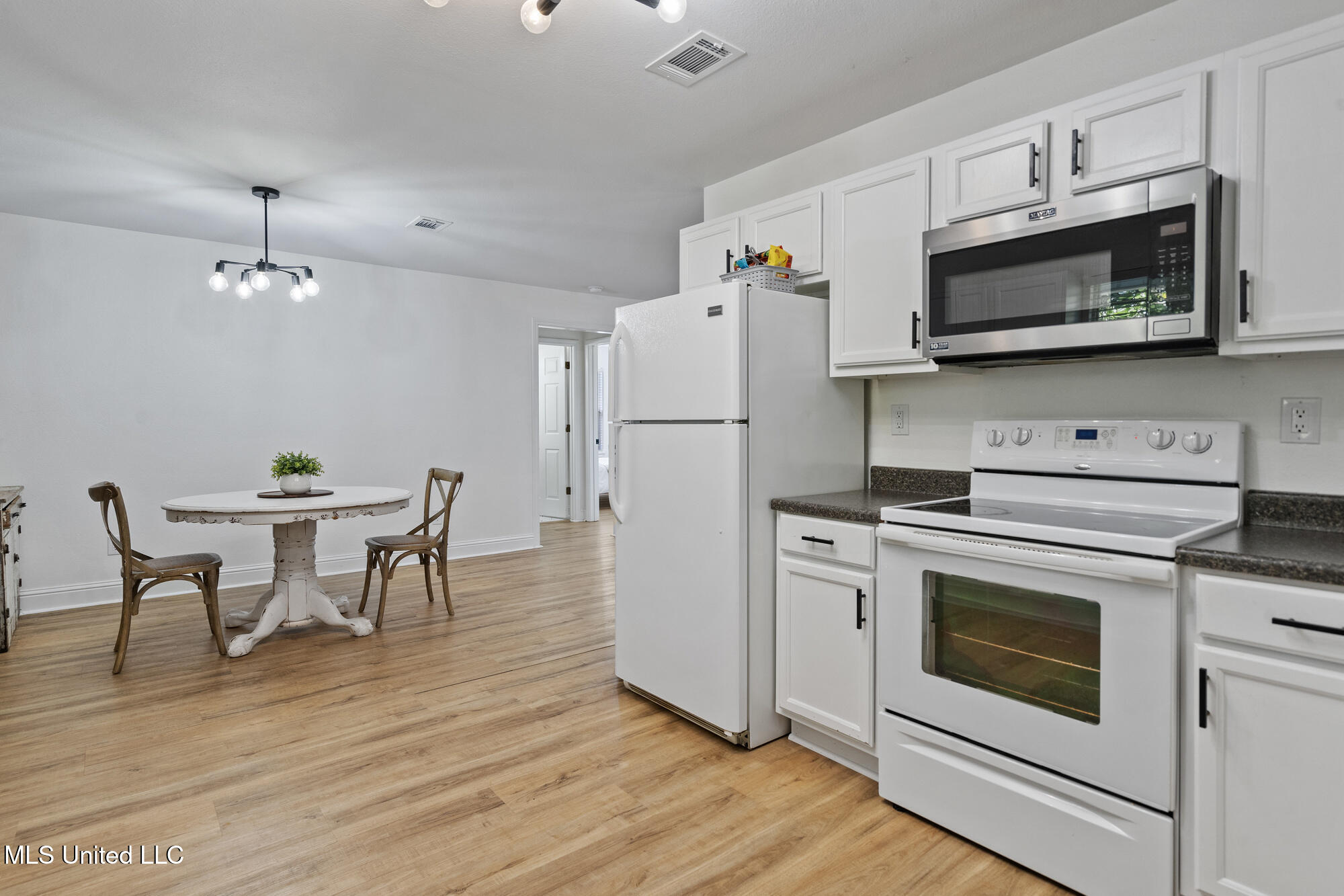 2052 Bienville Avenue, Bay Saint Louis, Mississippi image 12