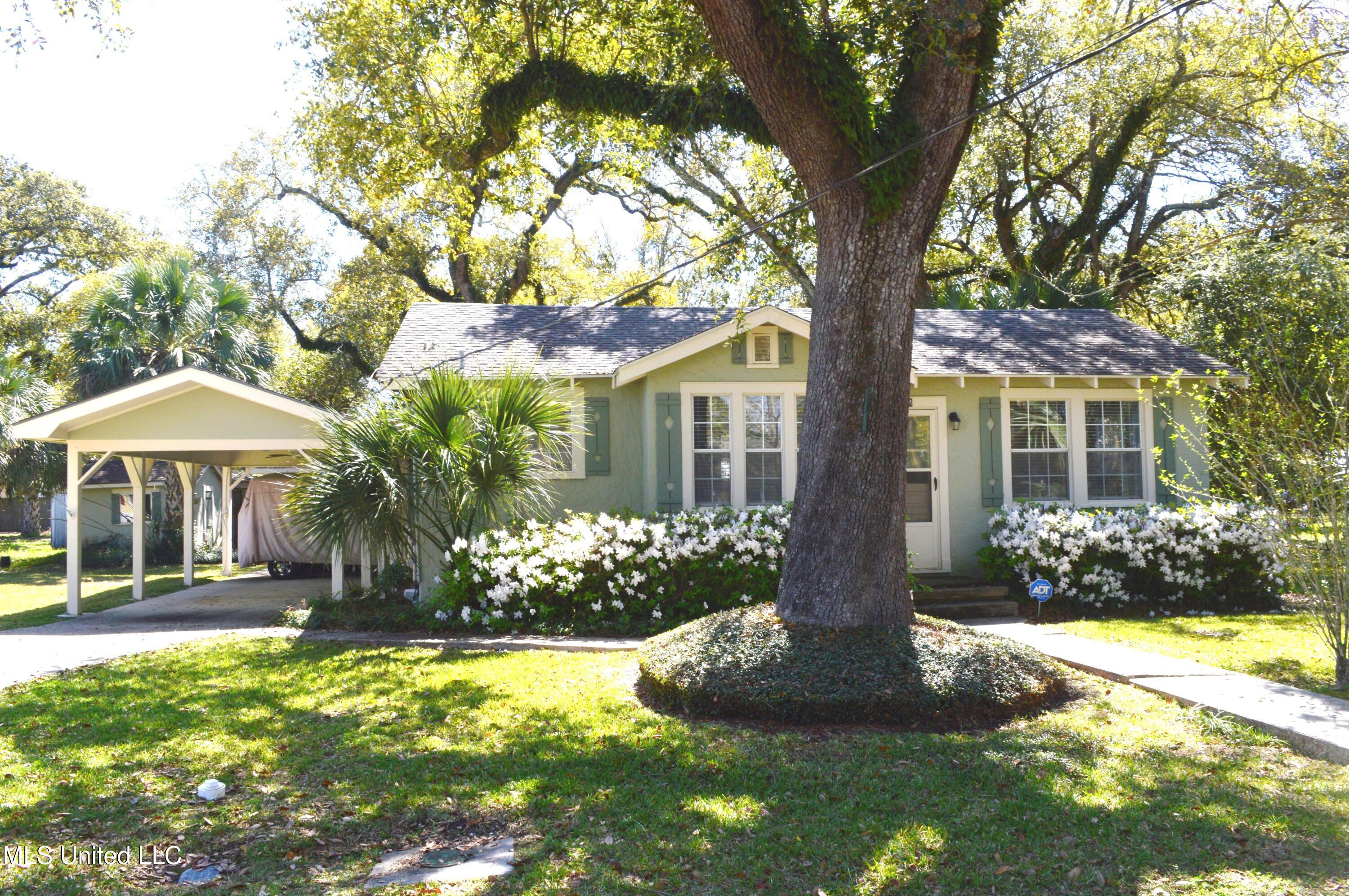 324 Demontluzin Avenue, Bay Saint Louis, Mississippi image 1