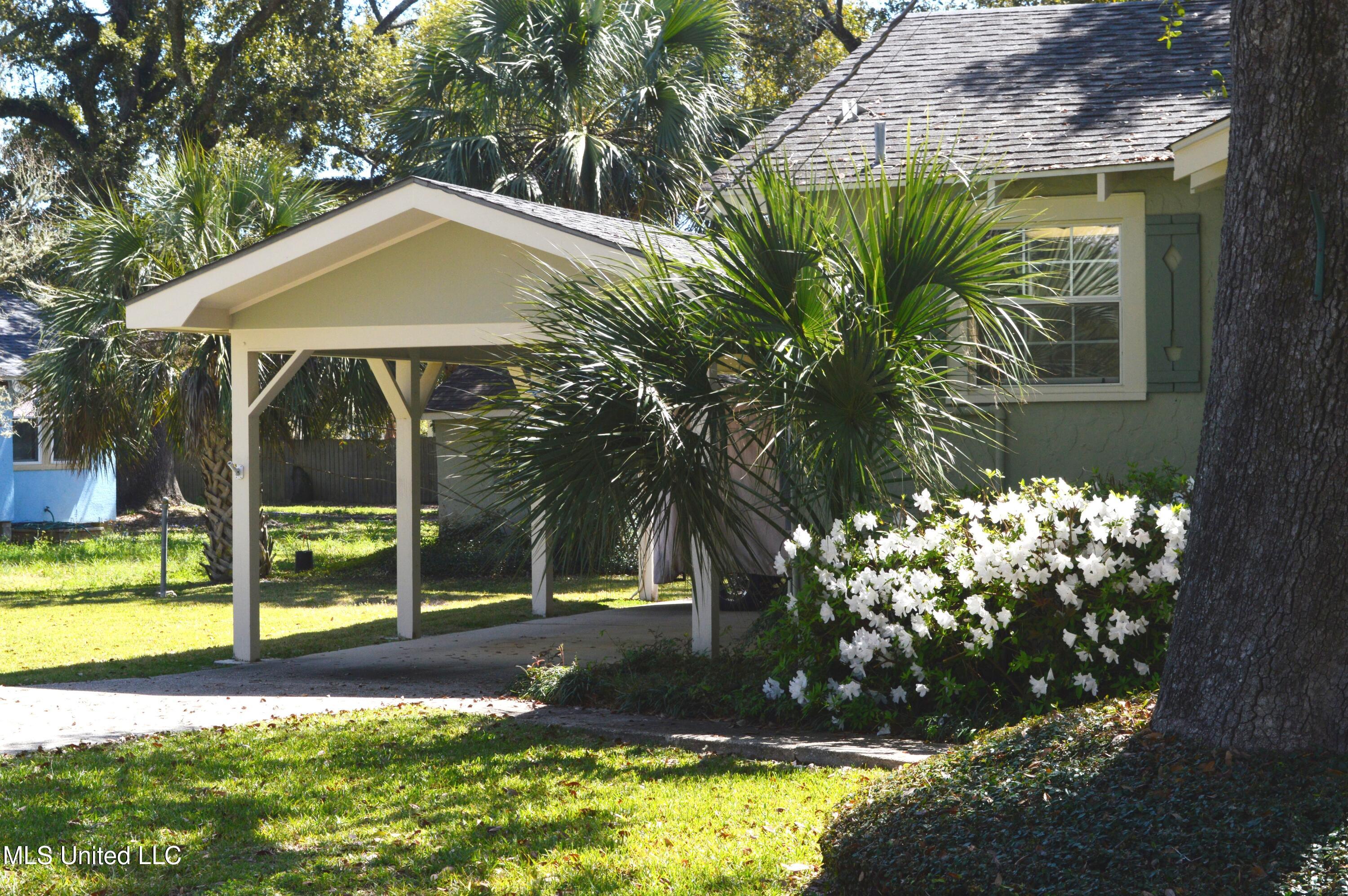 324 Demontluzin Avenue, Bay Saint Louis, Mississippi image 4
