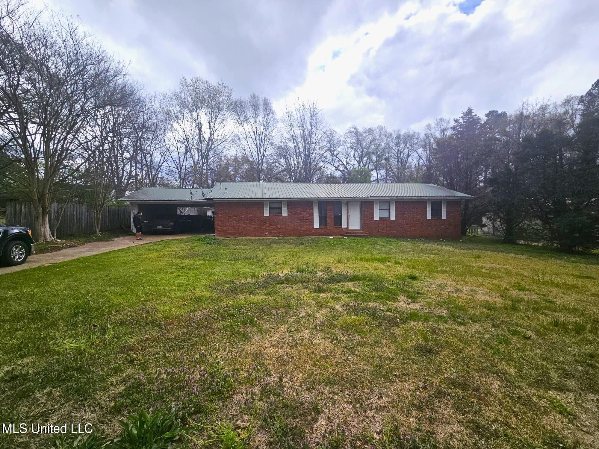 35 Mcwhirtier Avenue, Louisville, Mississippi image 1