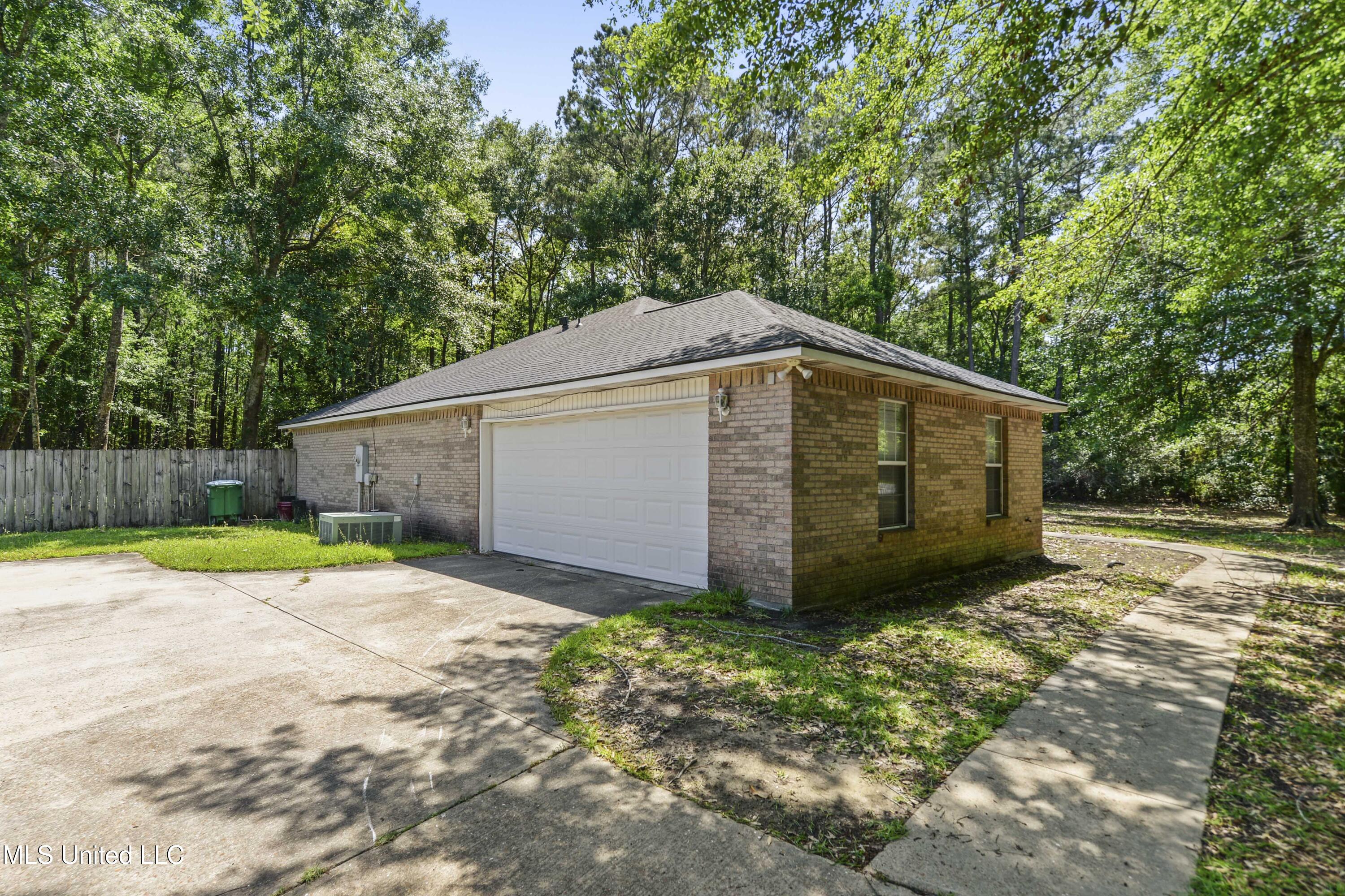 1317 Rosemont Drive, Gautier, Mississippi image 2