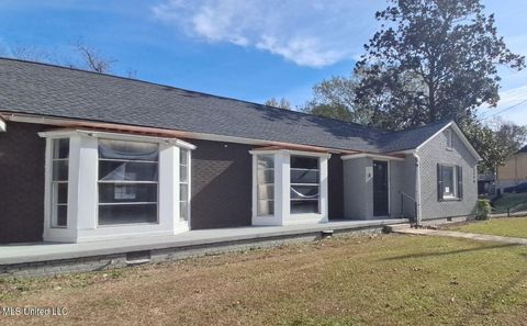 Homes For Sale - 2300 23rd Avenue<br/> Meridian, MS 39301