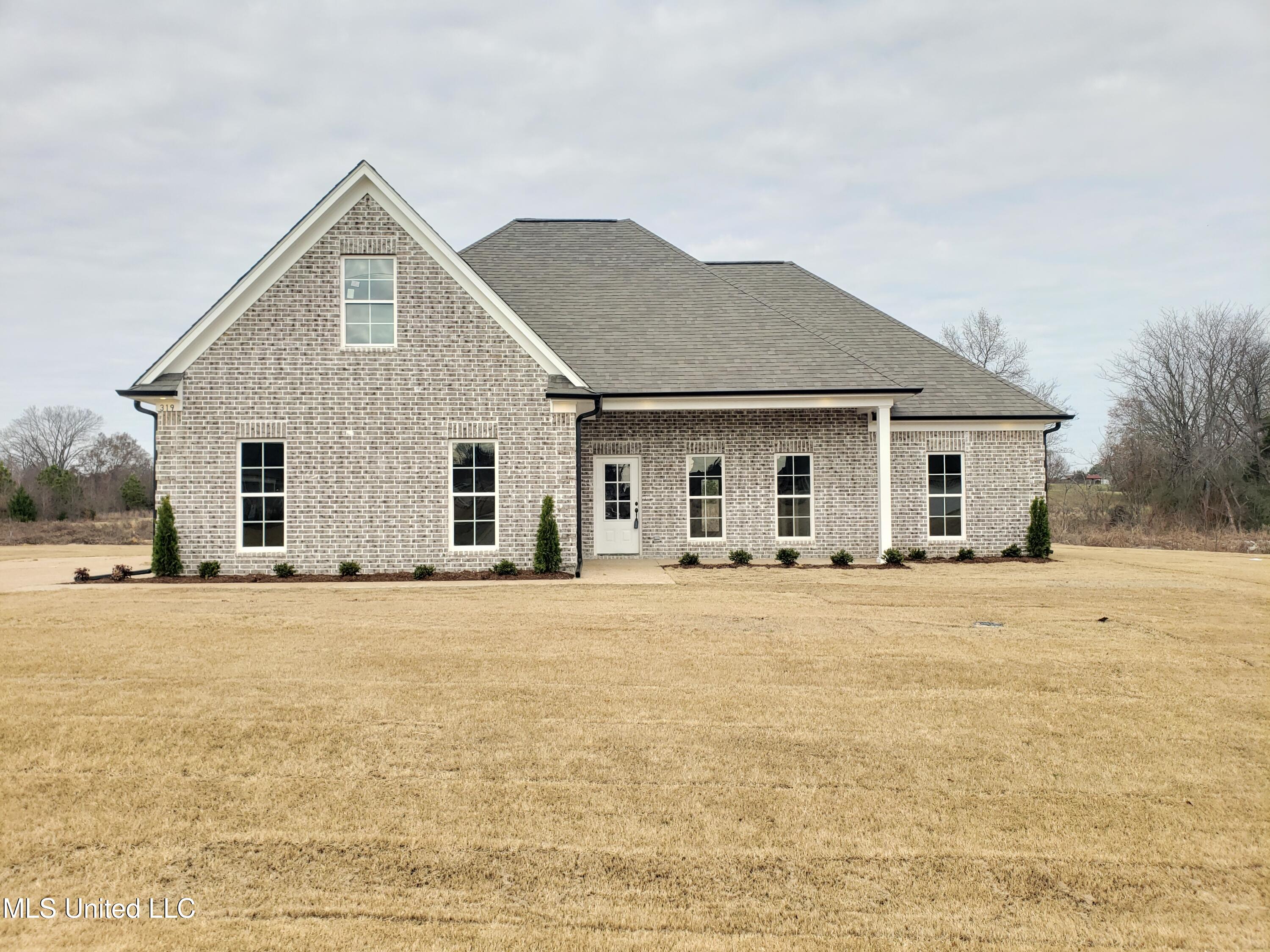 319 Rocky Creek Drive, Senatobia, Mississippi image 1