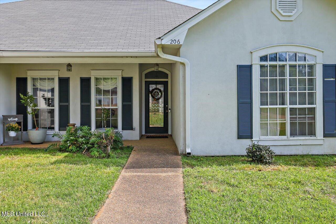 206 Hunters Ridge Drive, Clinton, Mississippi image 5