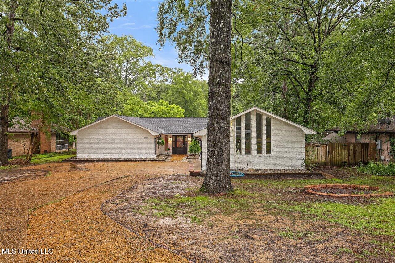102 Holly Trail, Brandon, Mississippi image 1