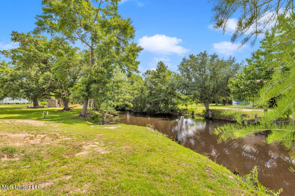 11020 Jordan Drive, Bay Saint Louis, Mississippi image 9