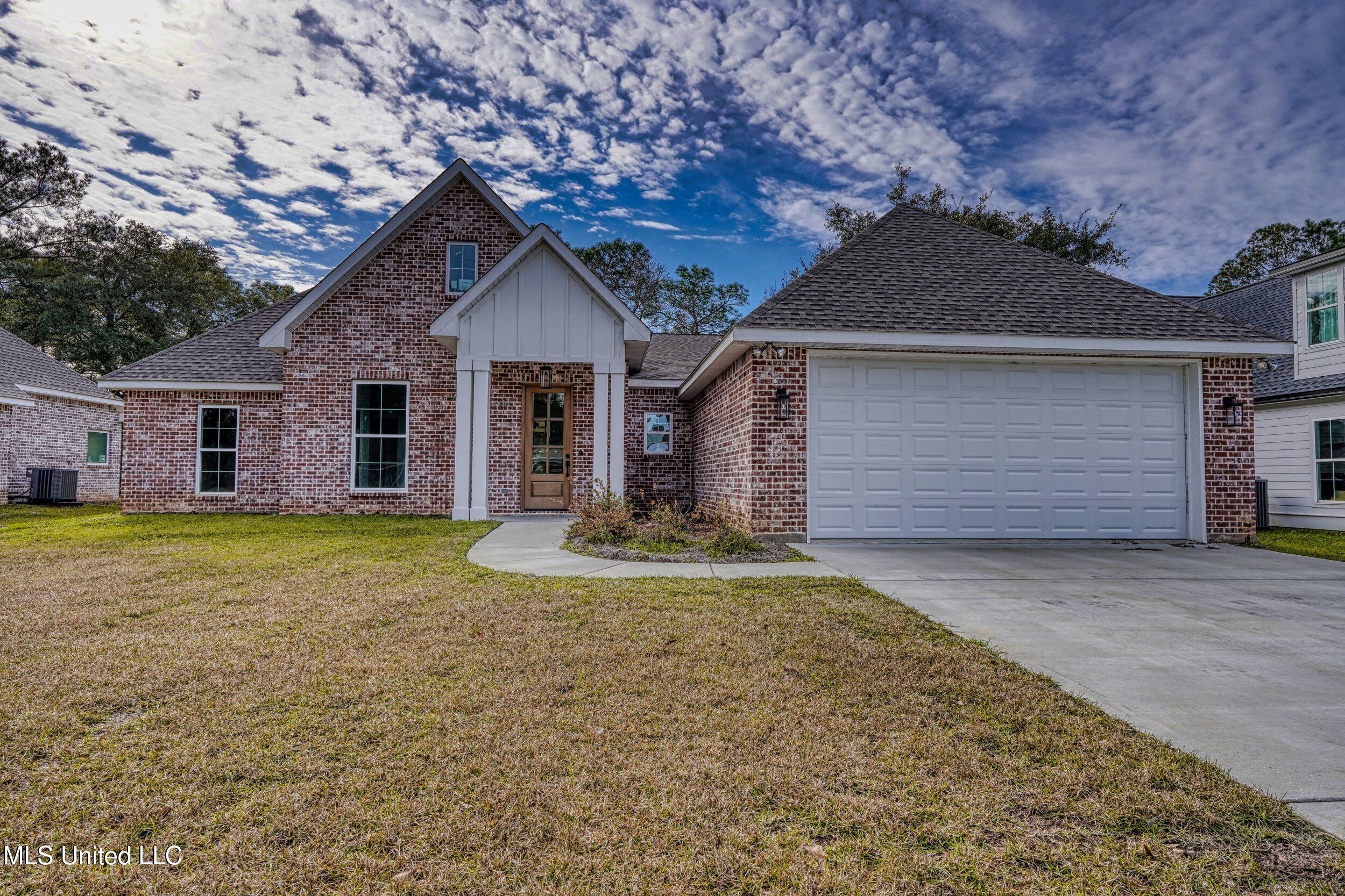 552 Fairway Drive, Picayune, Mississippi image 2