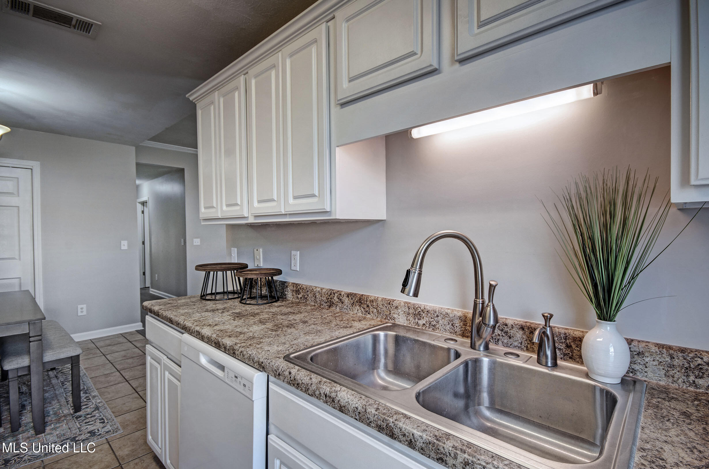 608 Shadowridge Drive, Brandon, Mississippi image 12