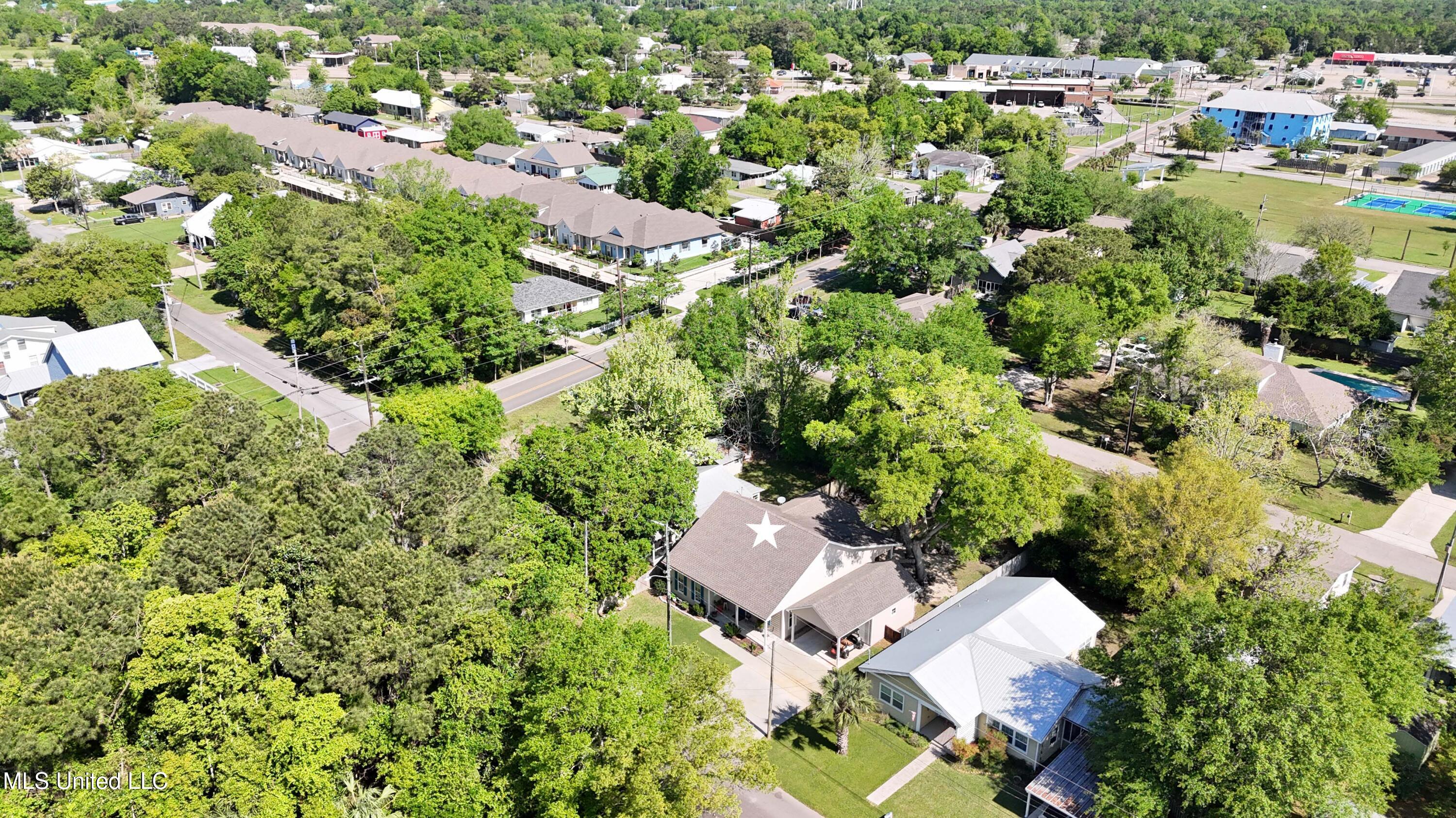 431 Demontluzin Avenue, Bay Saint Louis, Mississippi image 36