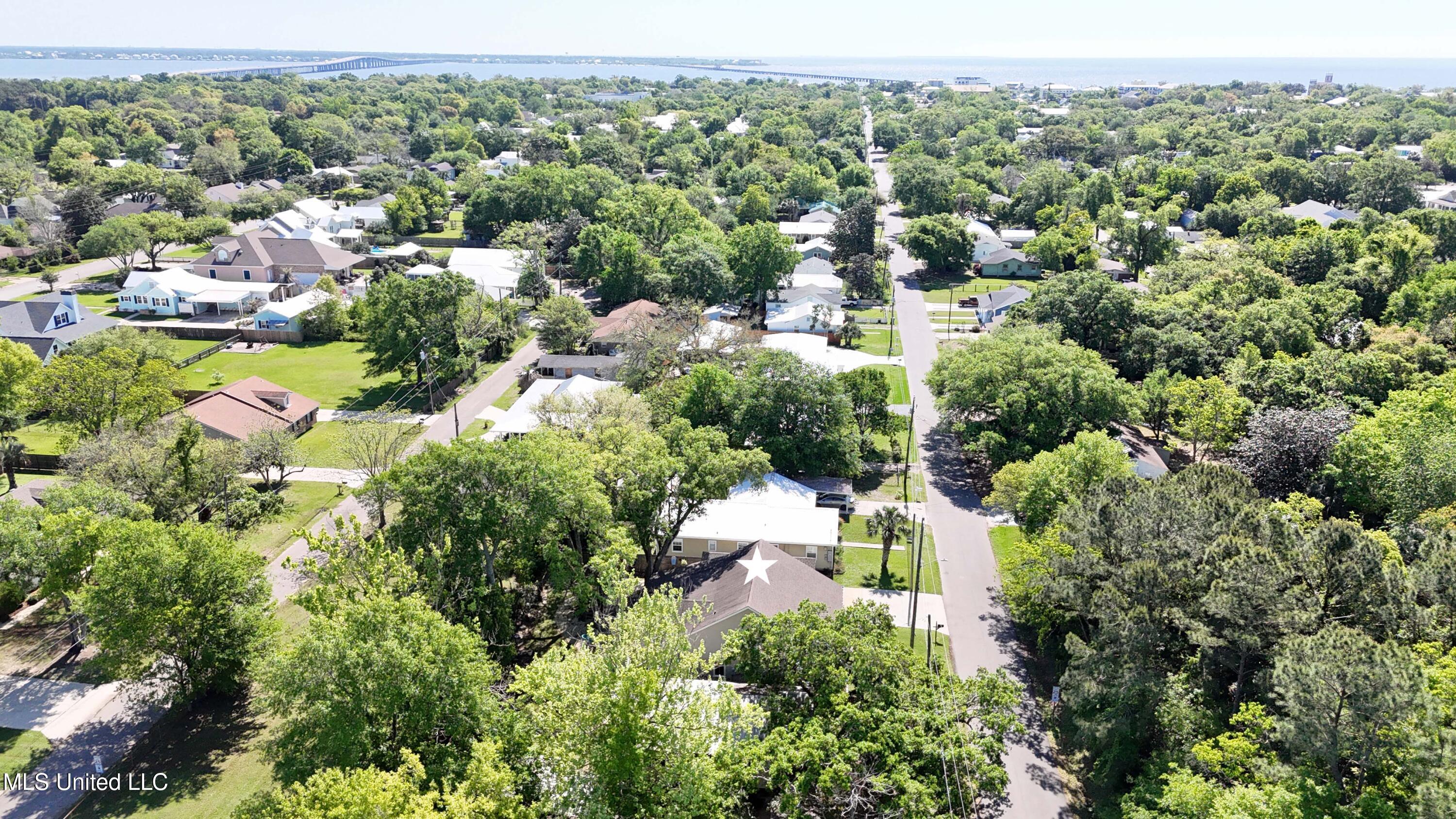 431 Demontluzin Avenue, Bay Saint Louis, Mississippi image 30