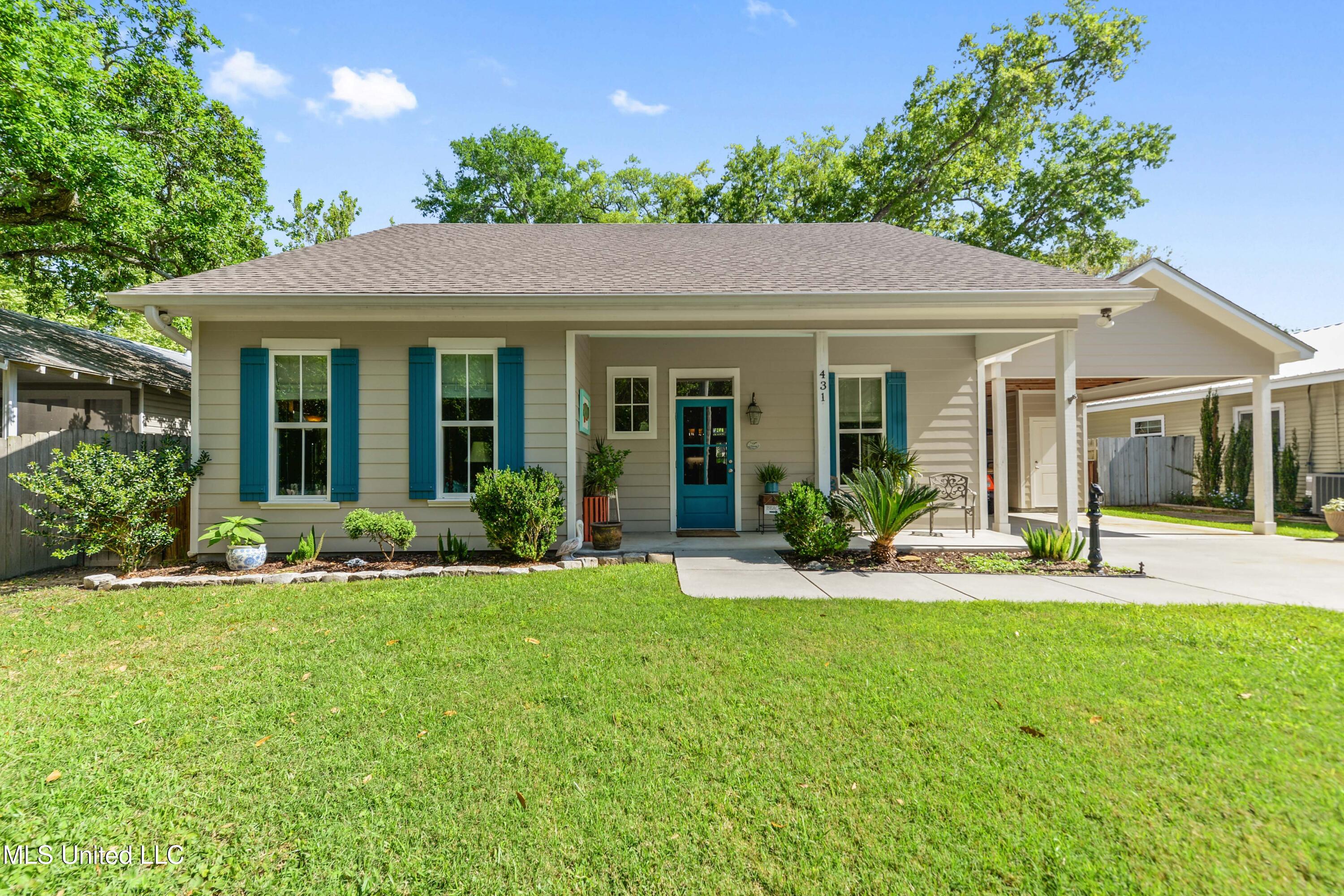 431 Demontluzin Avenue, Bay Saint Louis, Mississippi image 2