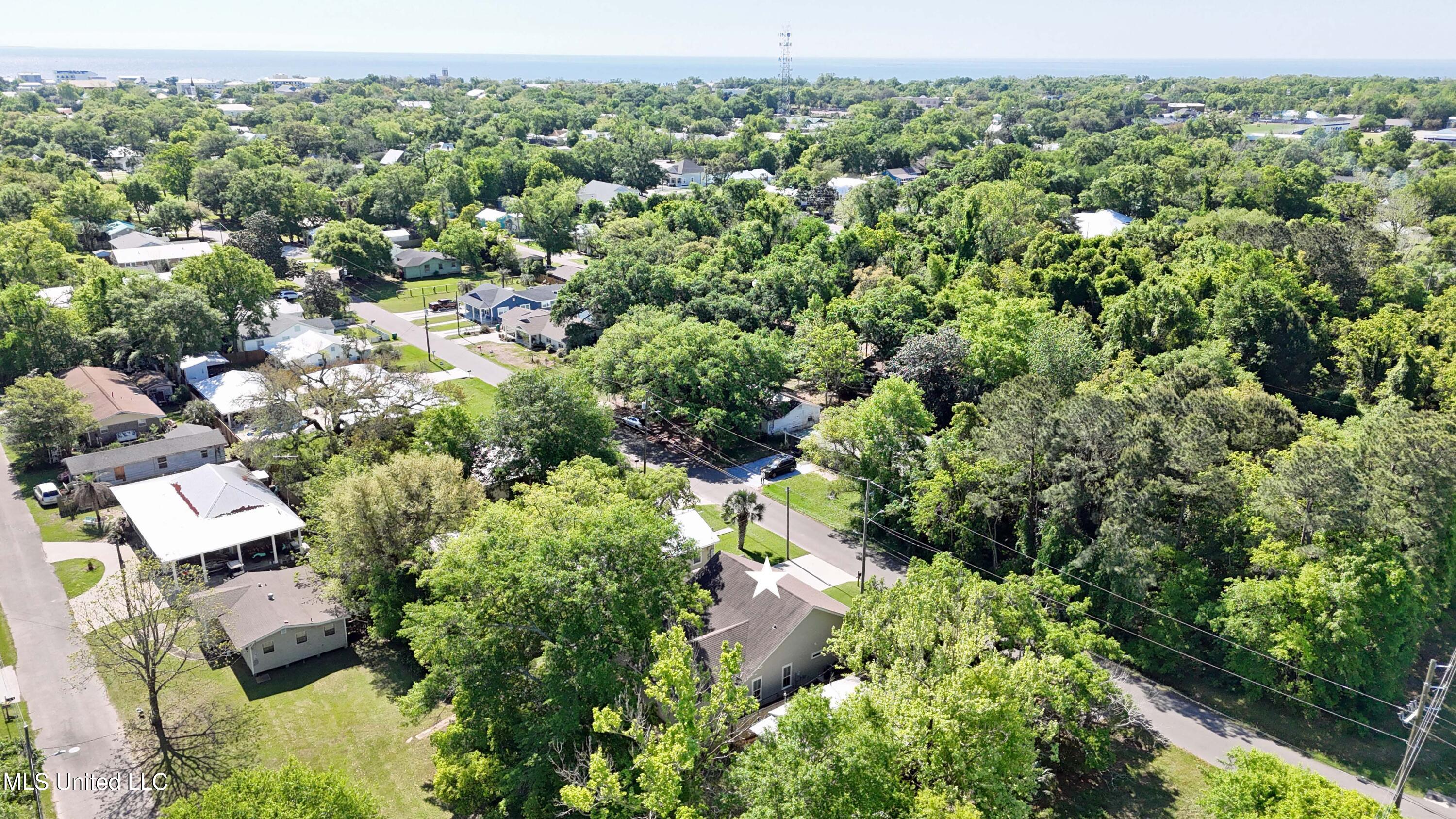 431 Demontluzin Avenue, Bay Saint Louis, Mississippi image 31