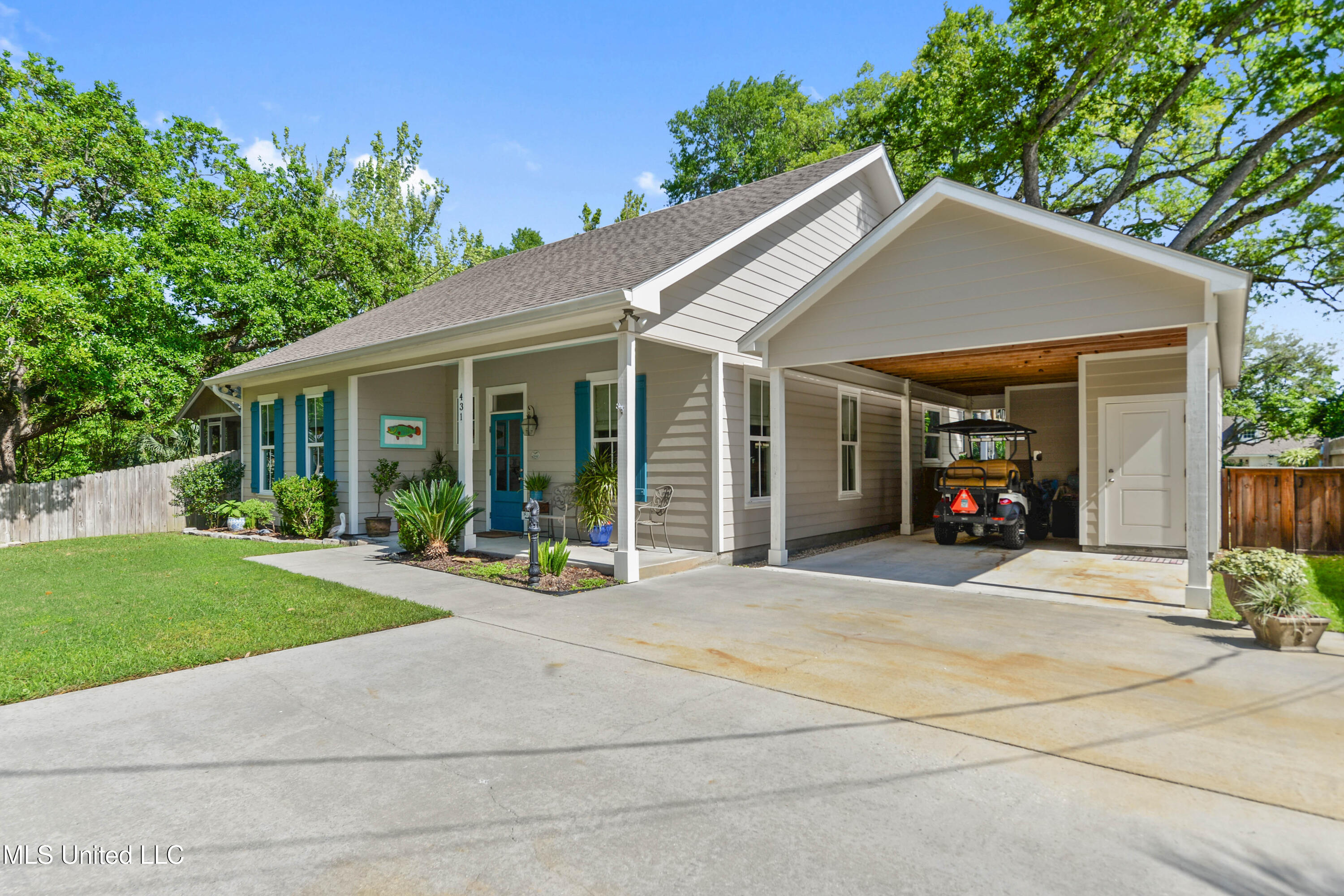 431 Demontluzin Avenue, Bay Saint Louis, Mississippi image 3
