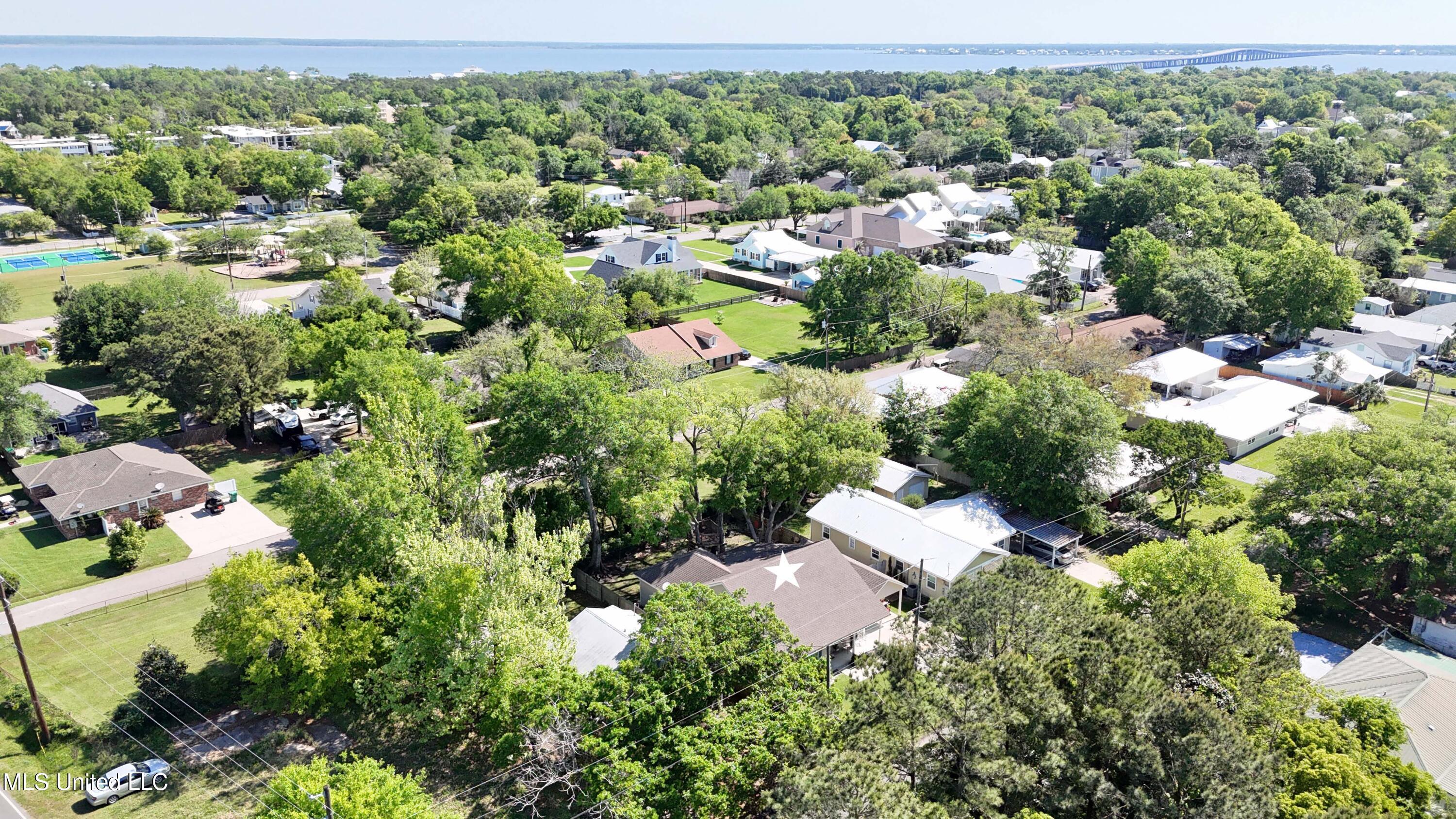 431 Demontluzin Avenue, Bay Saint Louis, Mississippi image 29