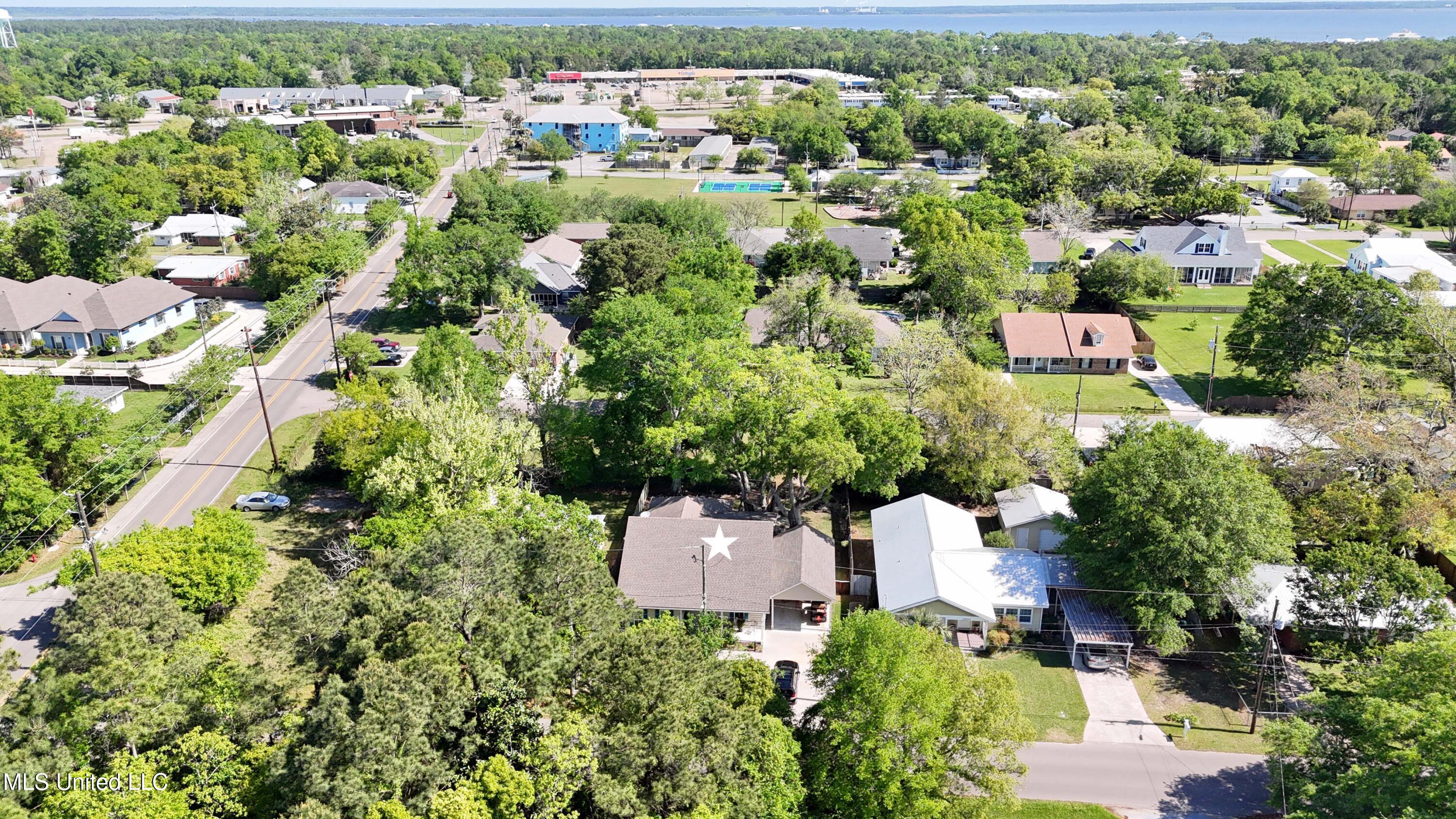 431 Demontluzin Avenue, Bay Saint Louis, Mississippi image 28