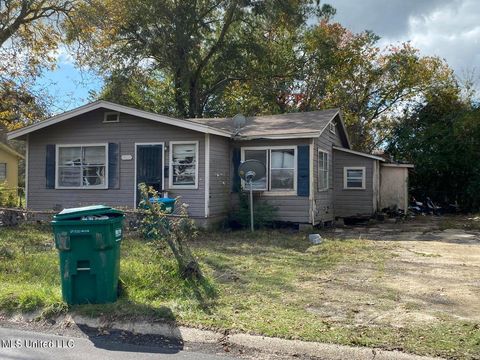 Single Family Residence in Gulfport MS 1523 Stewart Avenue.jpg