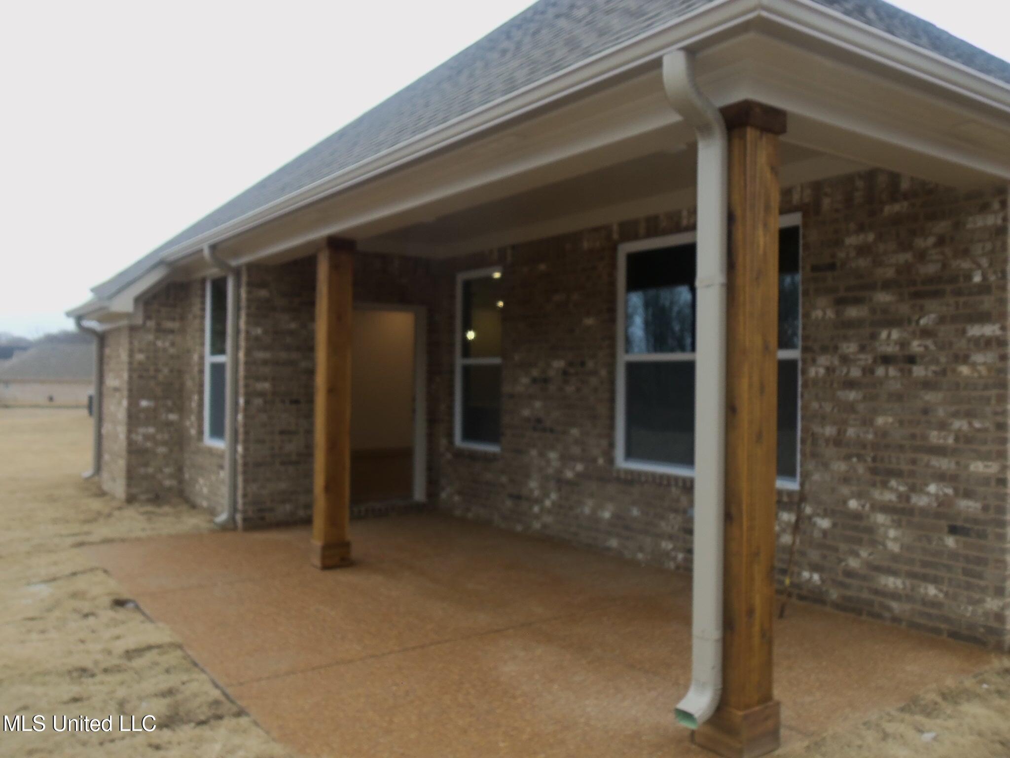 9676 Crape Myrtle Drive, Olive Branch, Mississippi image 3