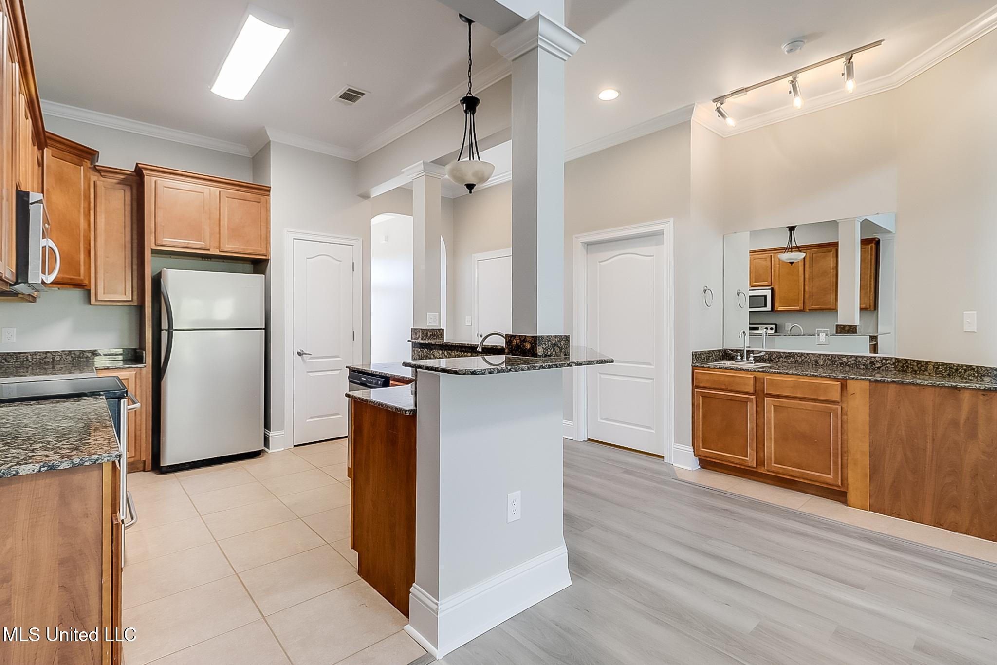 211 Capri Place, Ocean Springs, Mississippi image 10