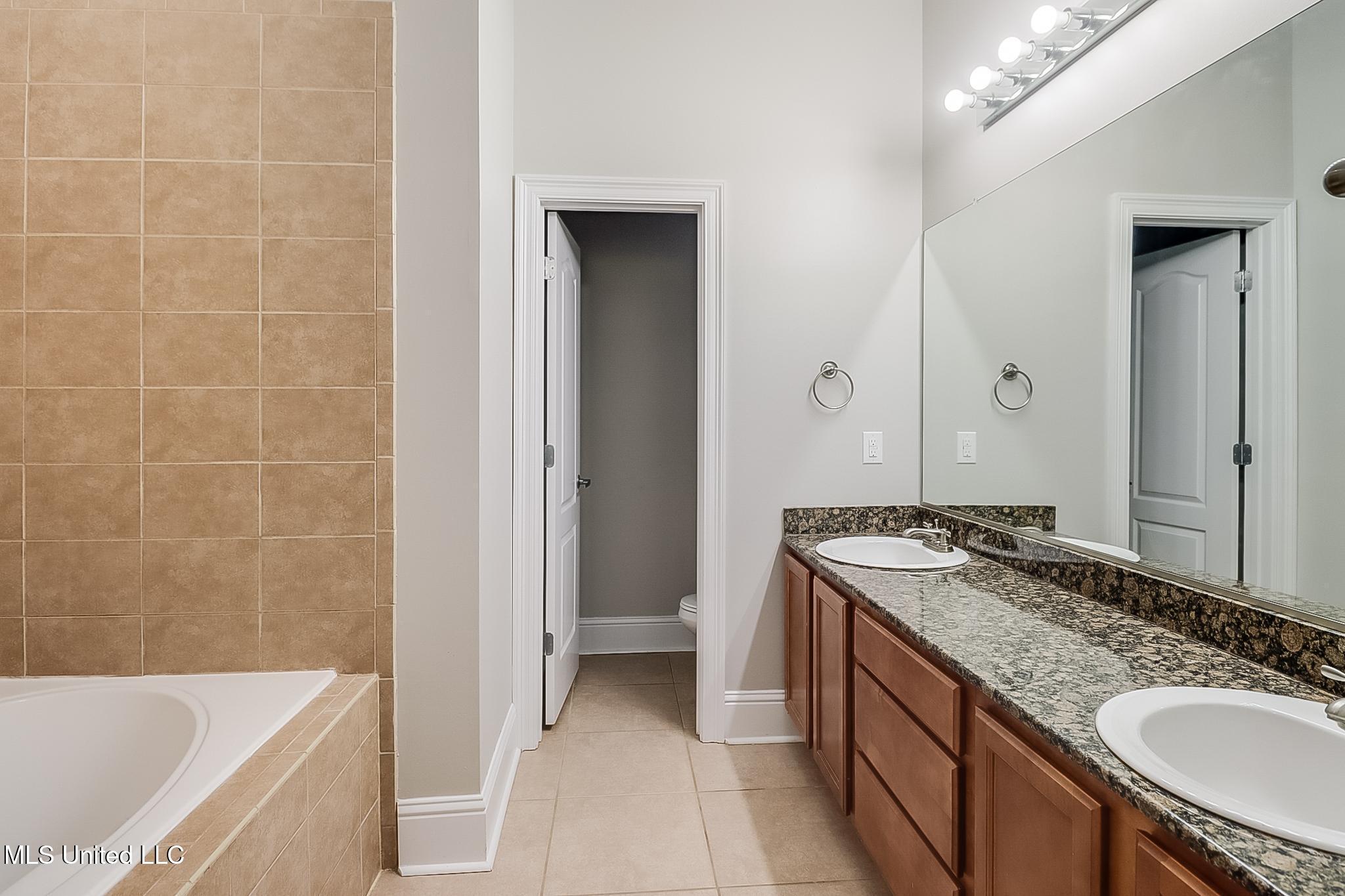 211 Capri Place, Ocean Springs, Mississippi image 16