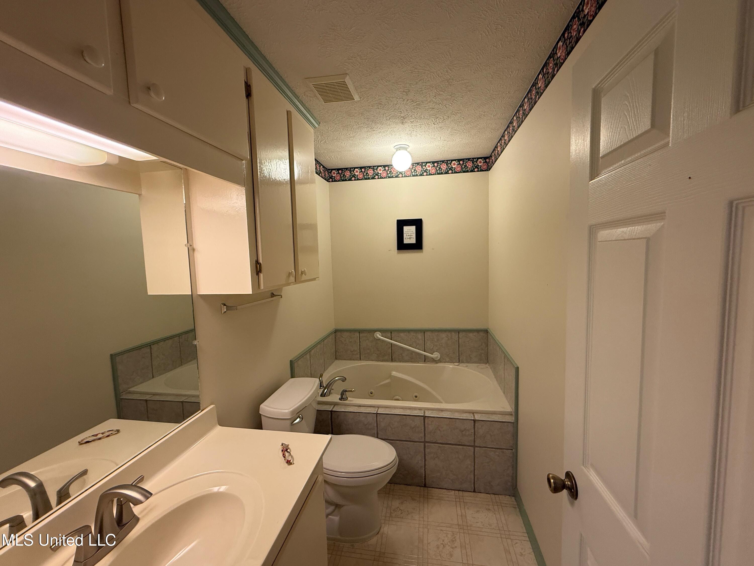 1006 Pine Hill Drive, Carthage, Mississippi image 12