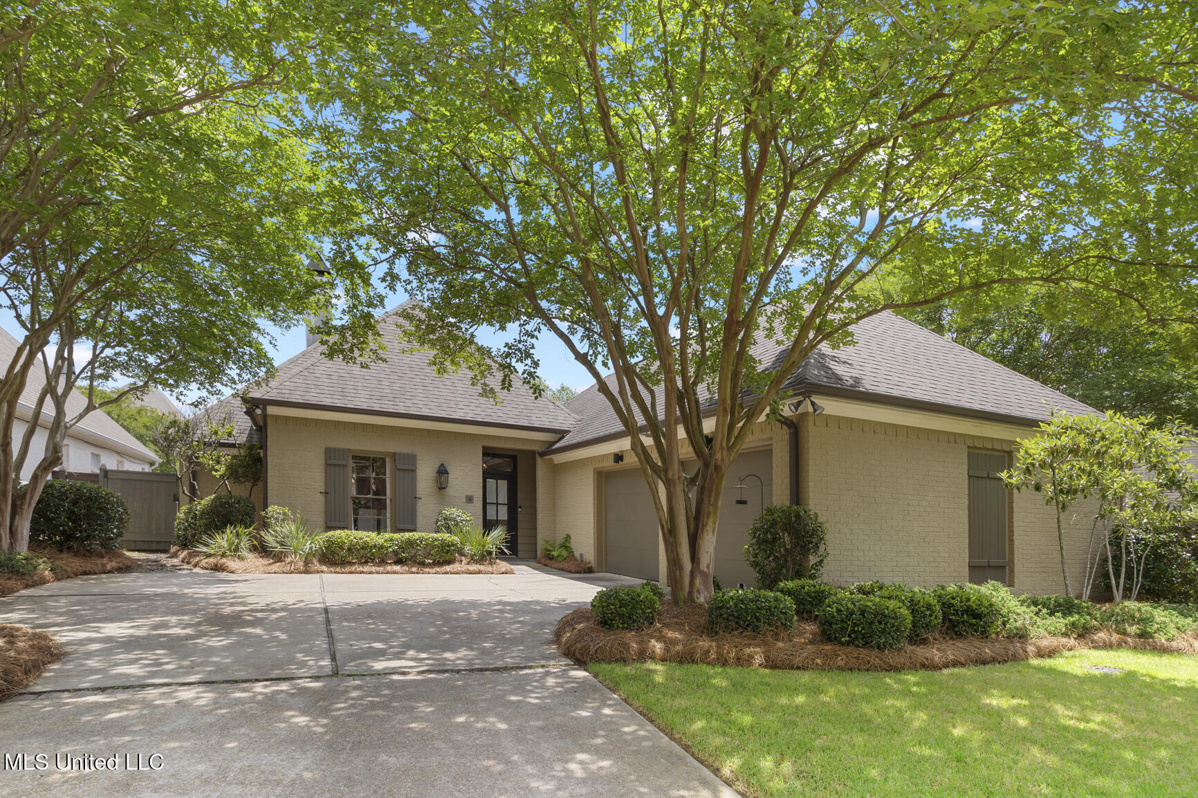 4 Waterford Place, Jackson, Mississippi image 1