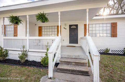 Homes For Sale - 206 Crawford Street<br/> Biloxi, MS 39530
