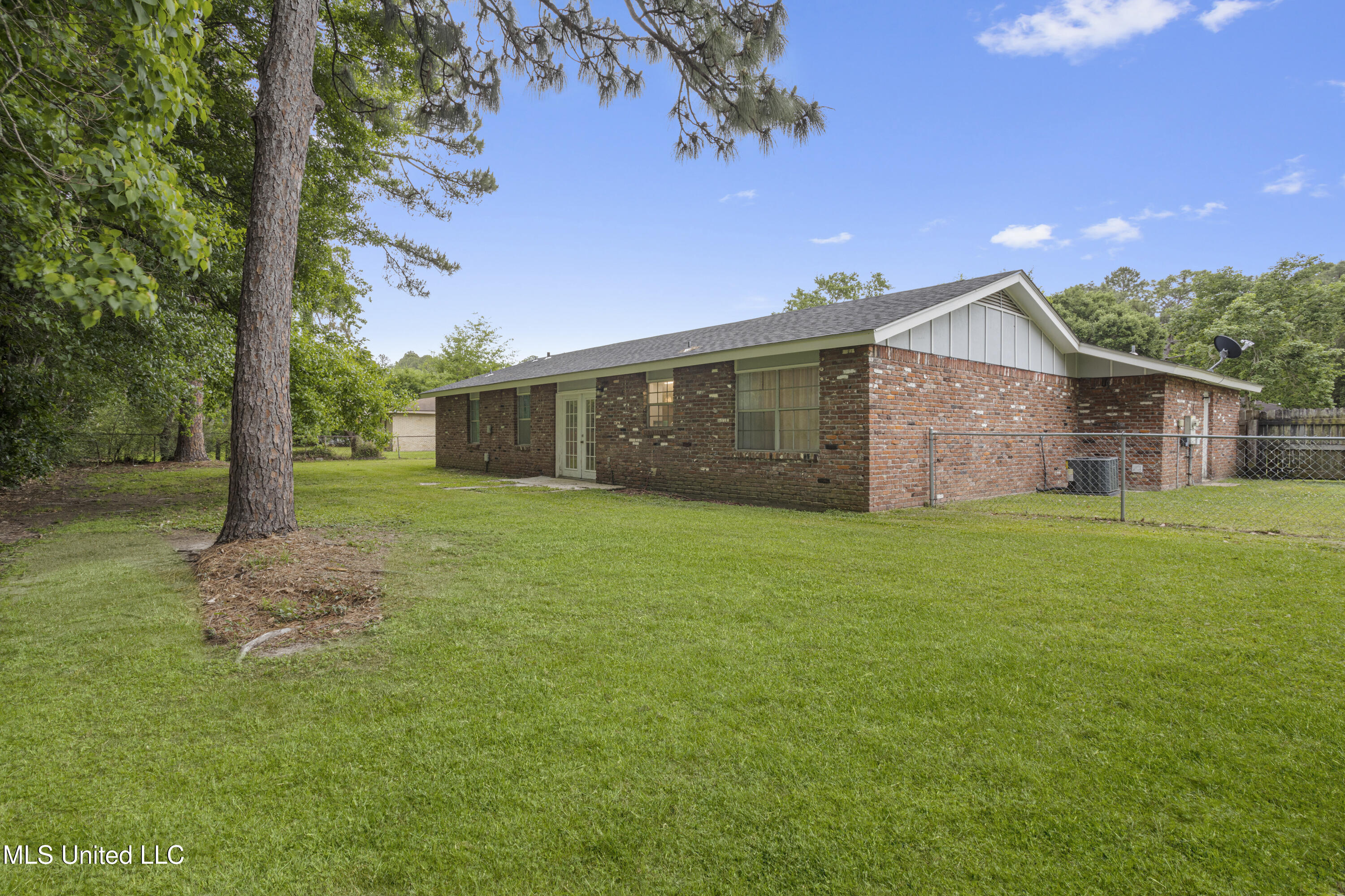 2324 Greenway Drive, Gautier, Mississippi image 28
