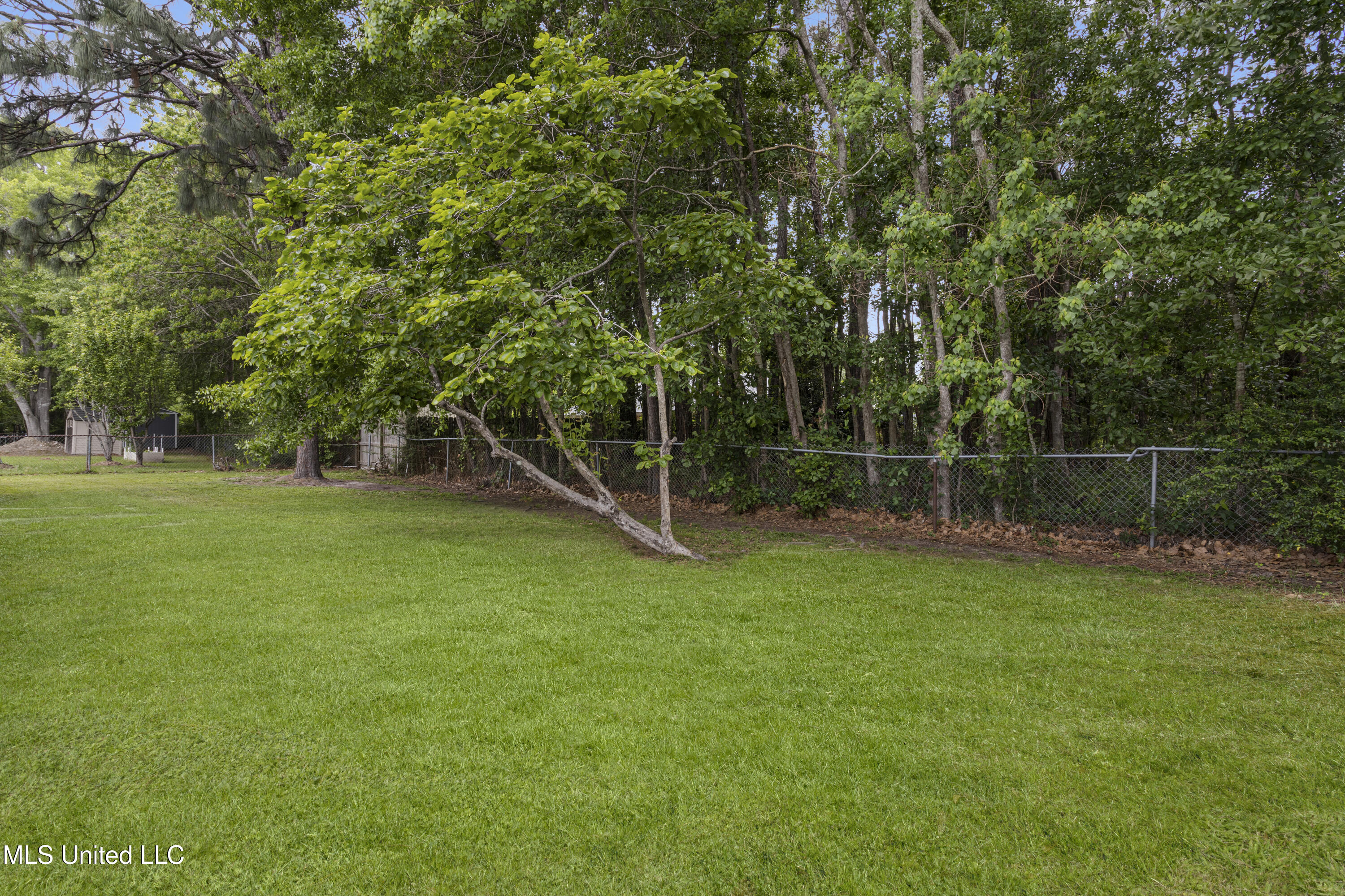 2324 Greenway Drive, Gautier, Mississippi image 29
