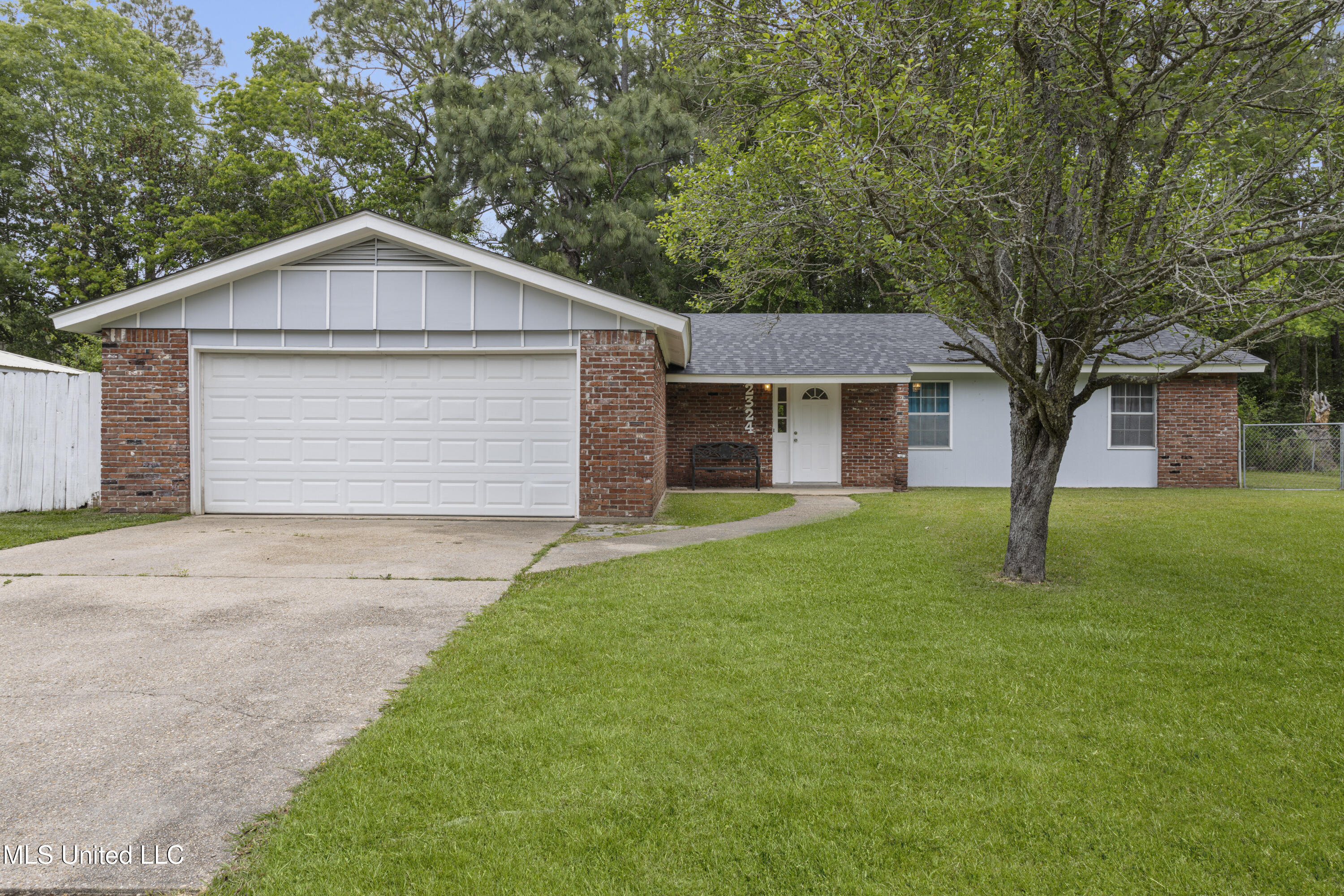 2324 Greenway Drive, Gautier, Mississippi image 2