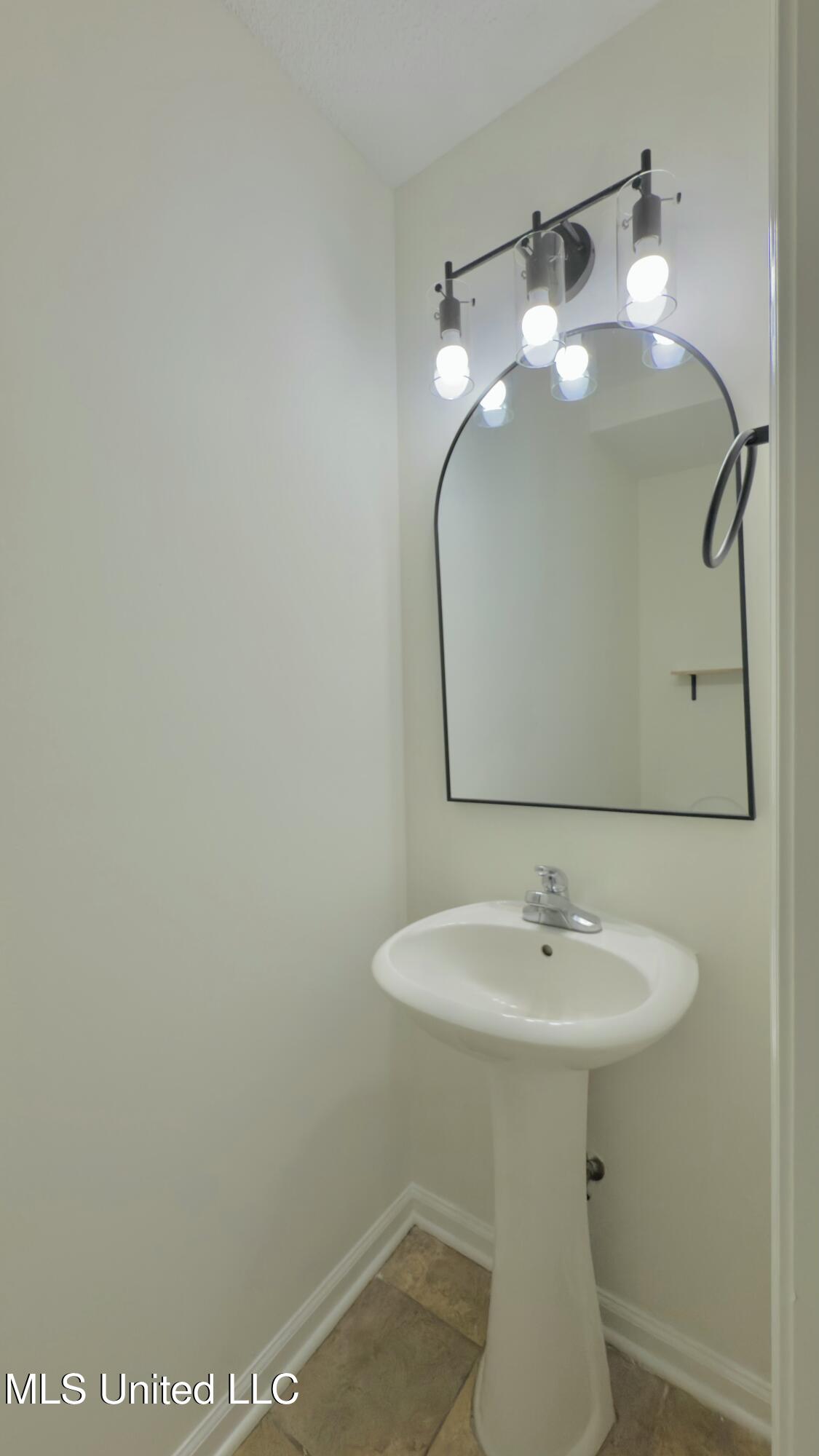 7343 Wendy Way, Walls, Mississippi image 27