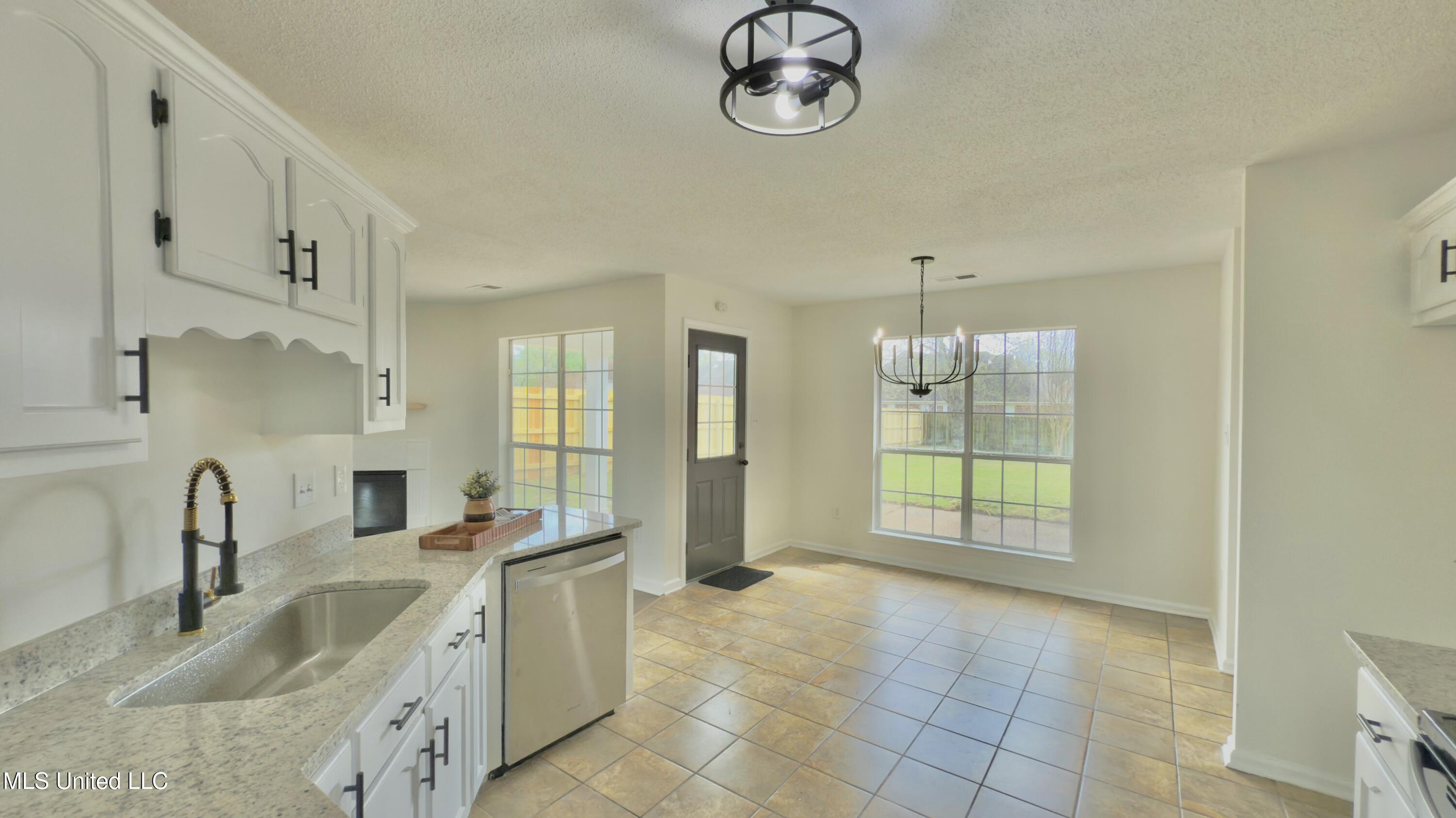7343 Wendy Way, Walls, Mississippi image 10