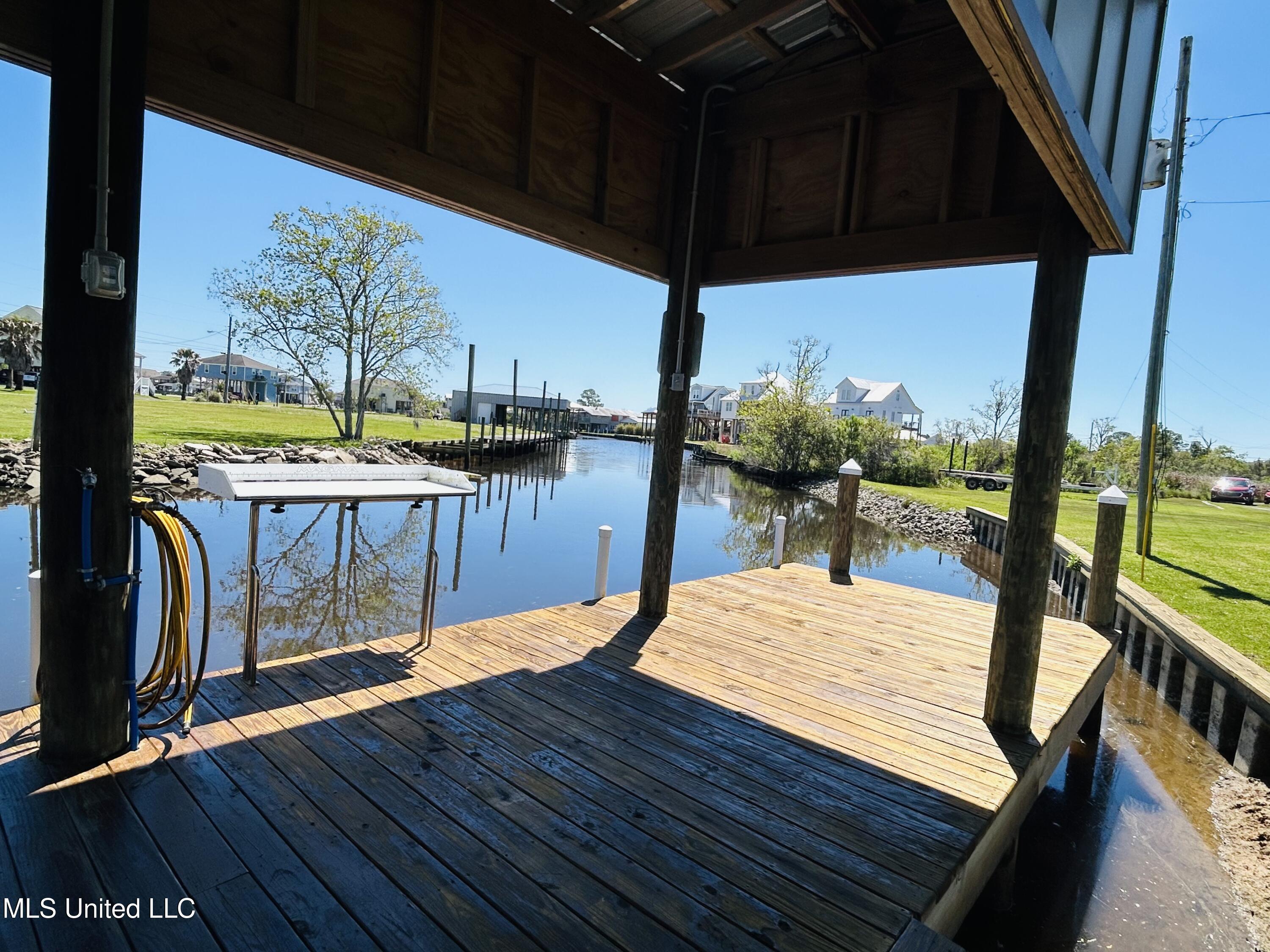 250 Tarpon Drive, Bay Saint Louis, Mississippi image 11