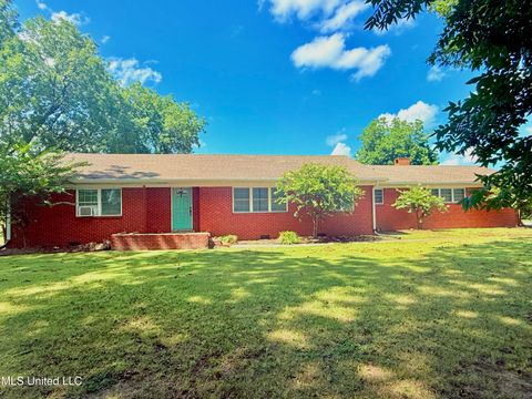 Homes For Sale - 10688 Highway 12 West<br/> Humphreys County, Isola, MS 38754