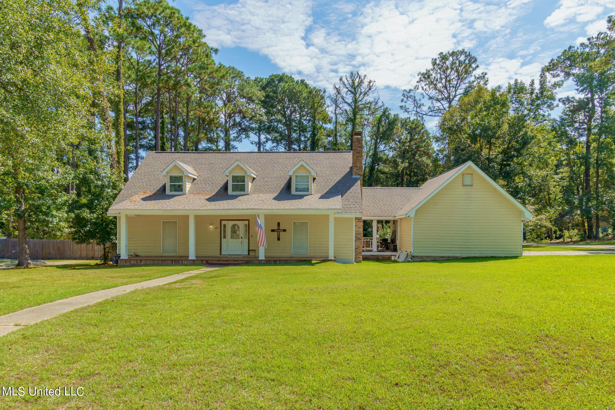 101 Pinewood Drive, Hattiesburg, Mississippi image 3