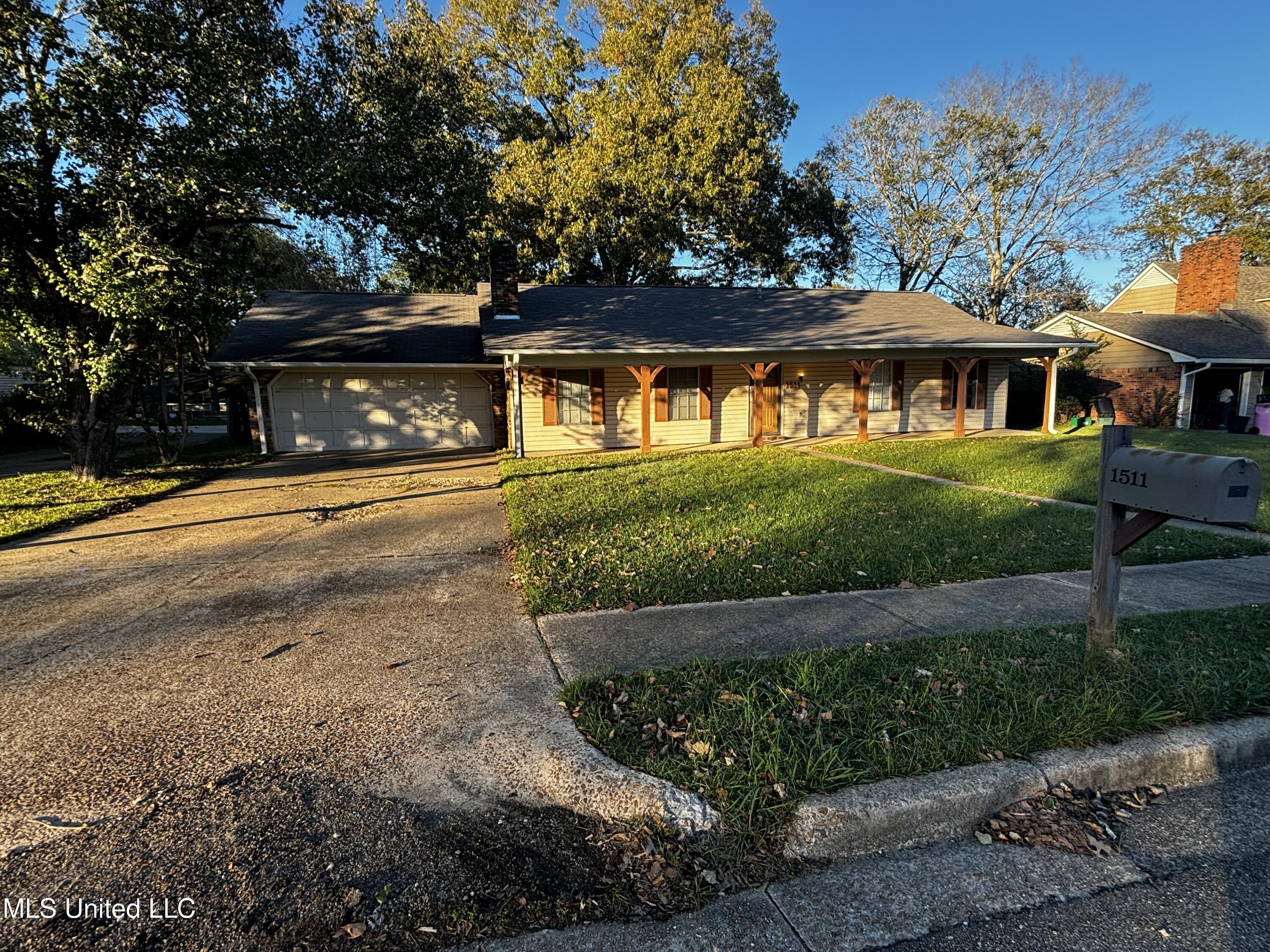 1511 Hawthorne Place, Clinton, Mississippi image 1