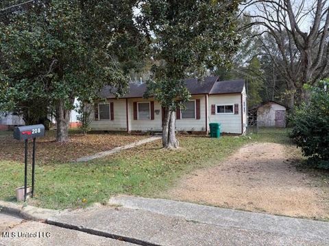 Homes For Sale - 208 Brashier Street<br/> Brookhaven, MS 39601