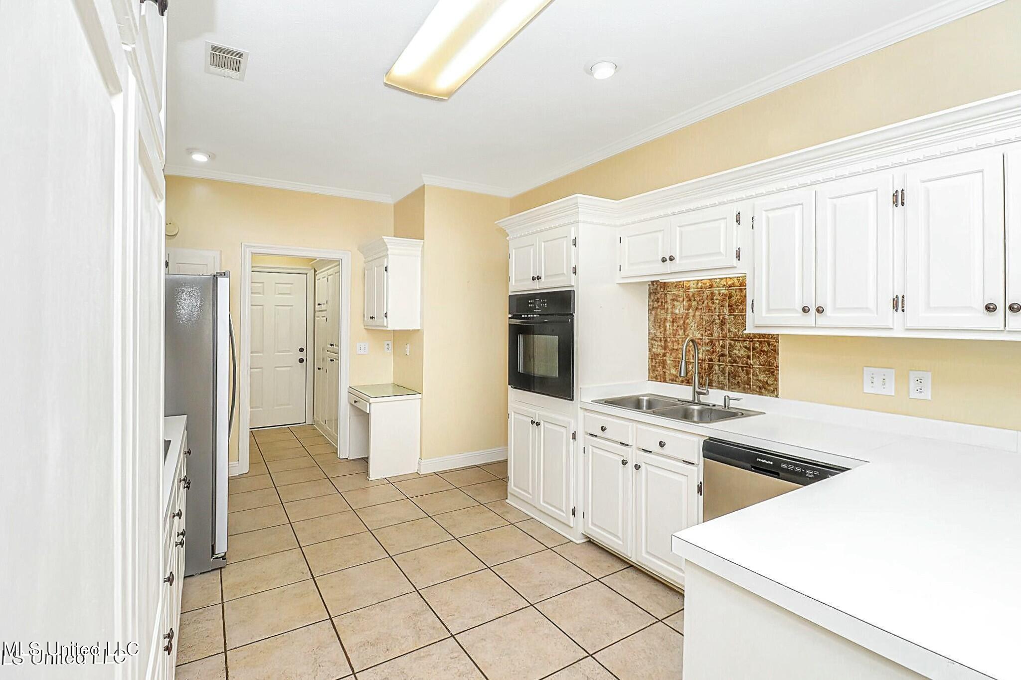 3053 Windwood Circle, Flowood, Mississippi image 10