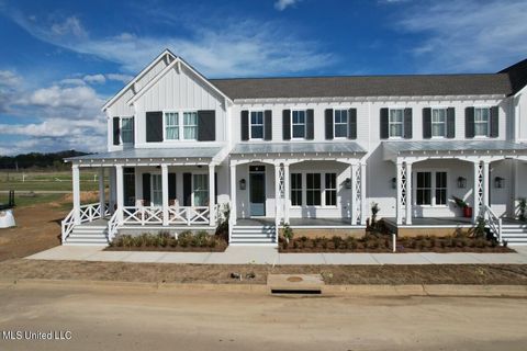 Townhouse For Sale - 225 Harmony Street<br/> Flowood, MS 39232