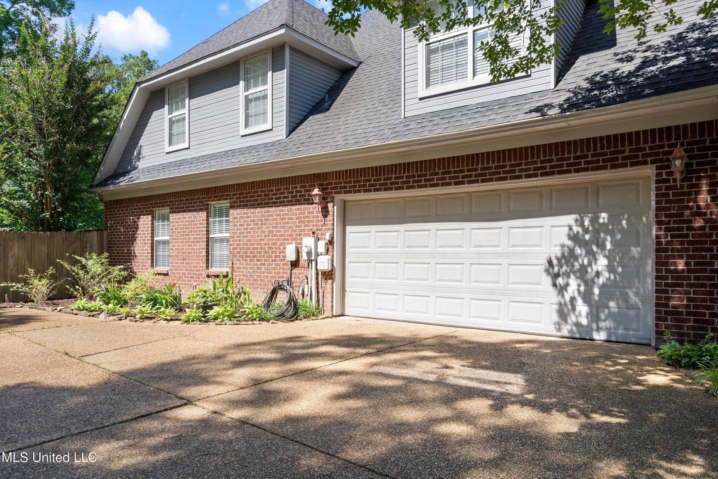 2375 Cumberland Drive, Southaven, Mississippi image 2