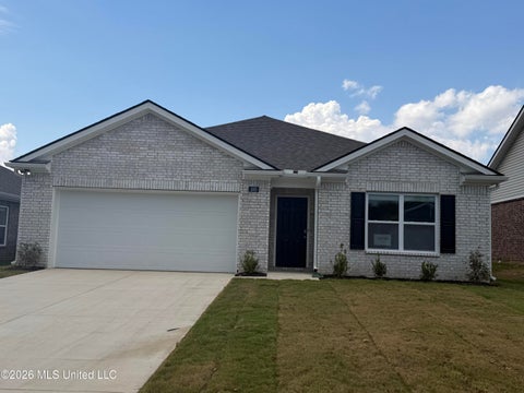Homes For Sale - 115 Pine Street<br/> Byhalia, MS 38611
