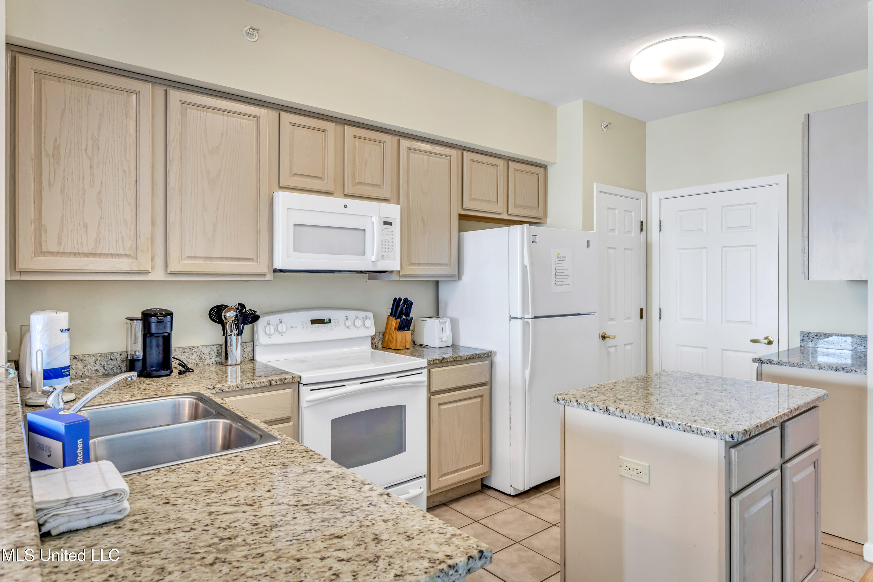 2230 Beach Drive #607, Gulfport, Mississippi image 2