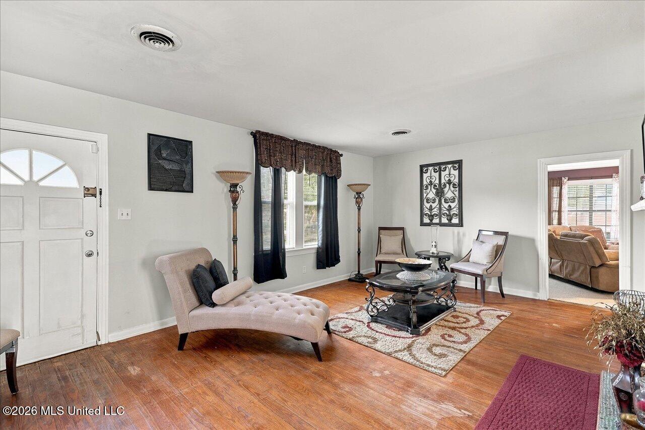 703 Lakeshore Drive