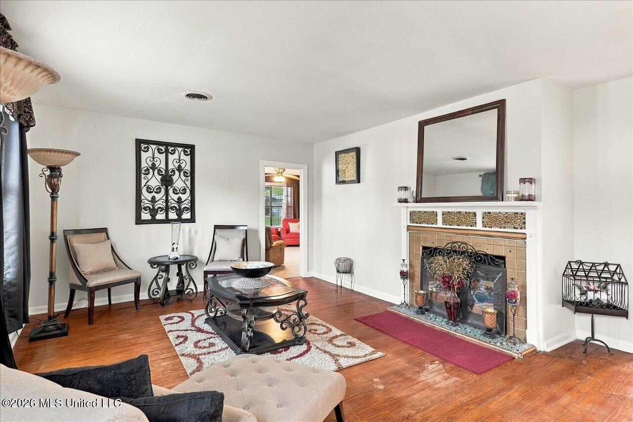 703 Lakeshore Drive