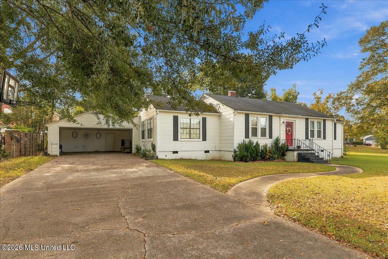 703 Lakeshore Drive
