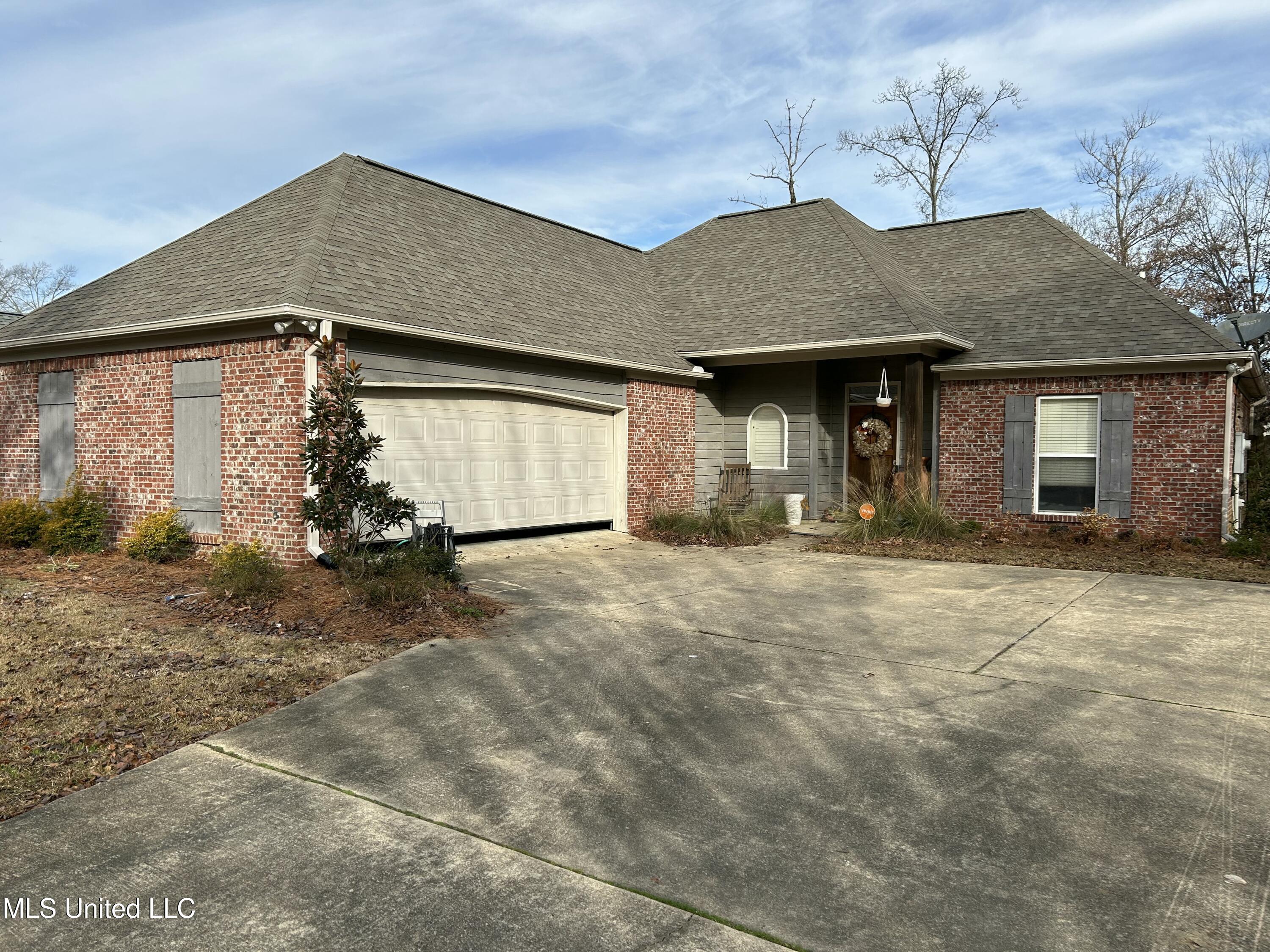 407 Pinebrook Circle, Brandon, Mississippi image 1