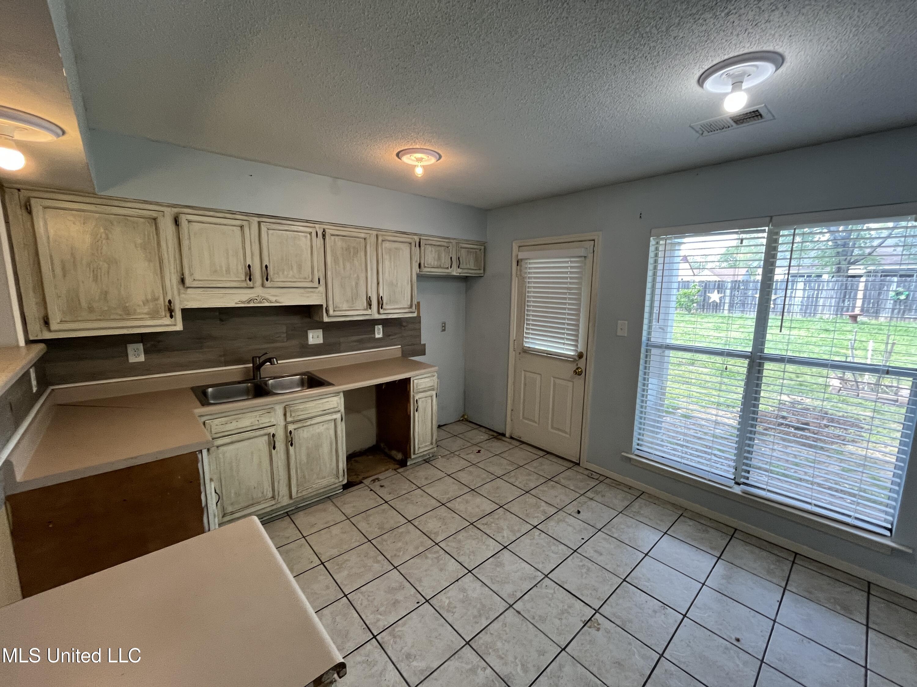 3840 Heathcliff Drive, Horn Lake, Mississippi image 5
